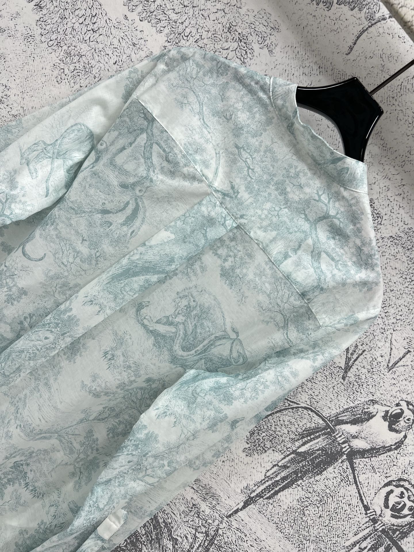 D家 25夏季新款 丛林动物印花立领长袖长款衬衫  经典的茹依动物丛林系列 百看不厌 超级实穿 重工刺绣