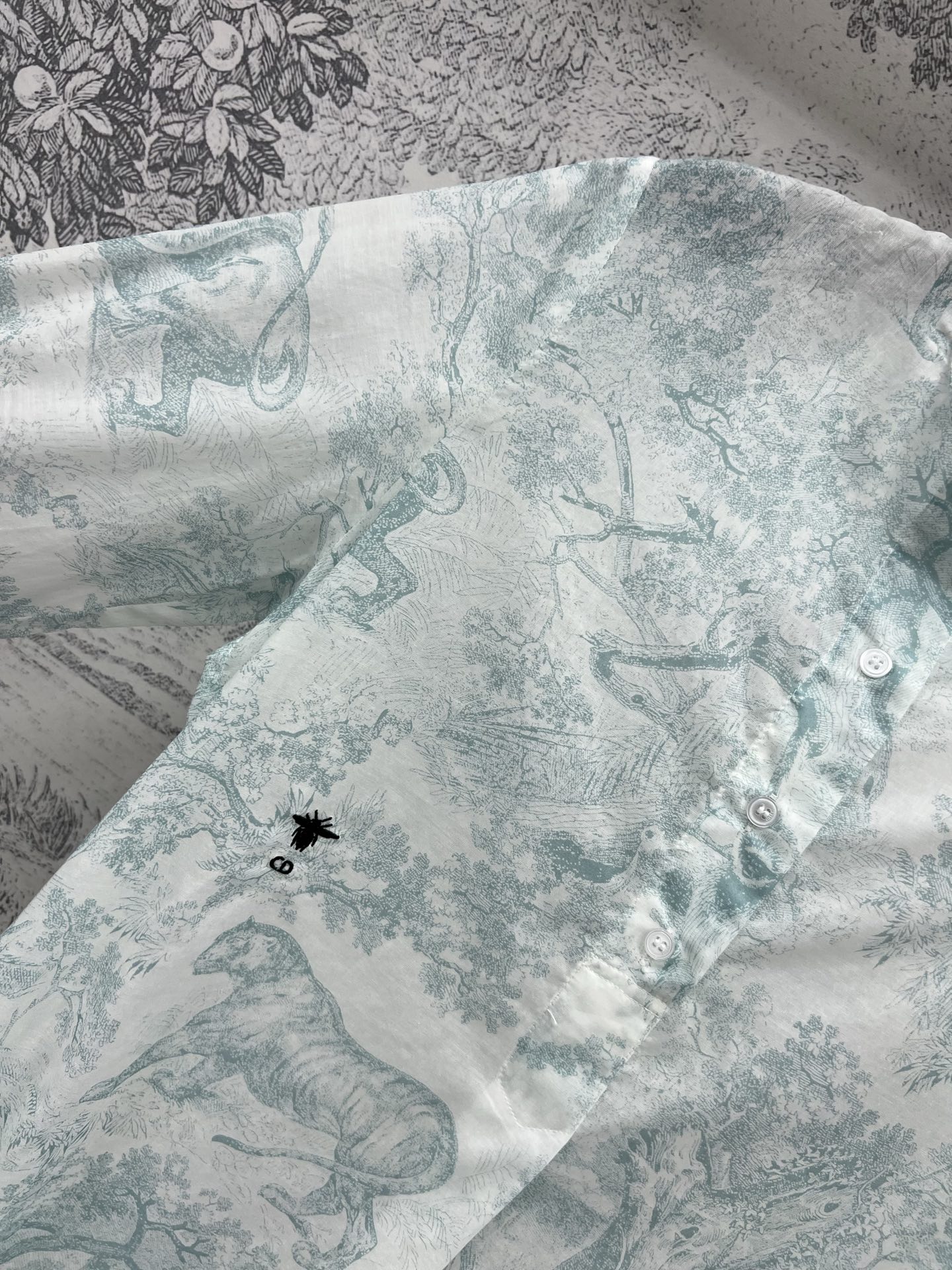 D家 25夏季新款 丛林动物印花立领长袖长款衬衫  经典的茹依动物丛林系列 百看不厌 超级实穿 重工刺绣