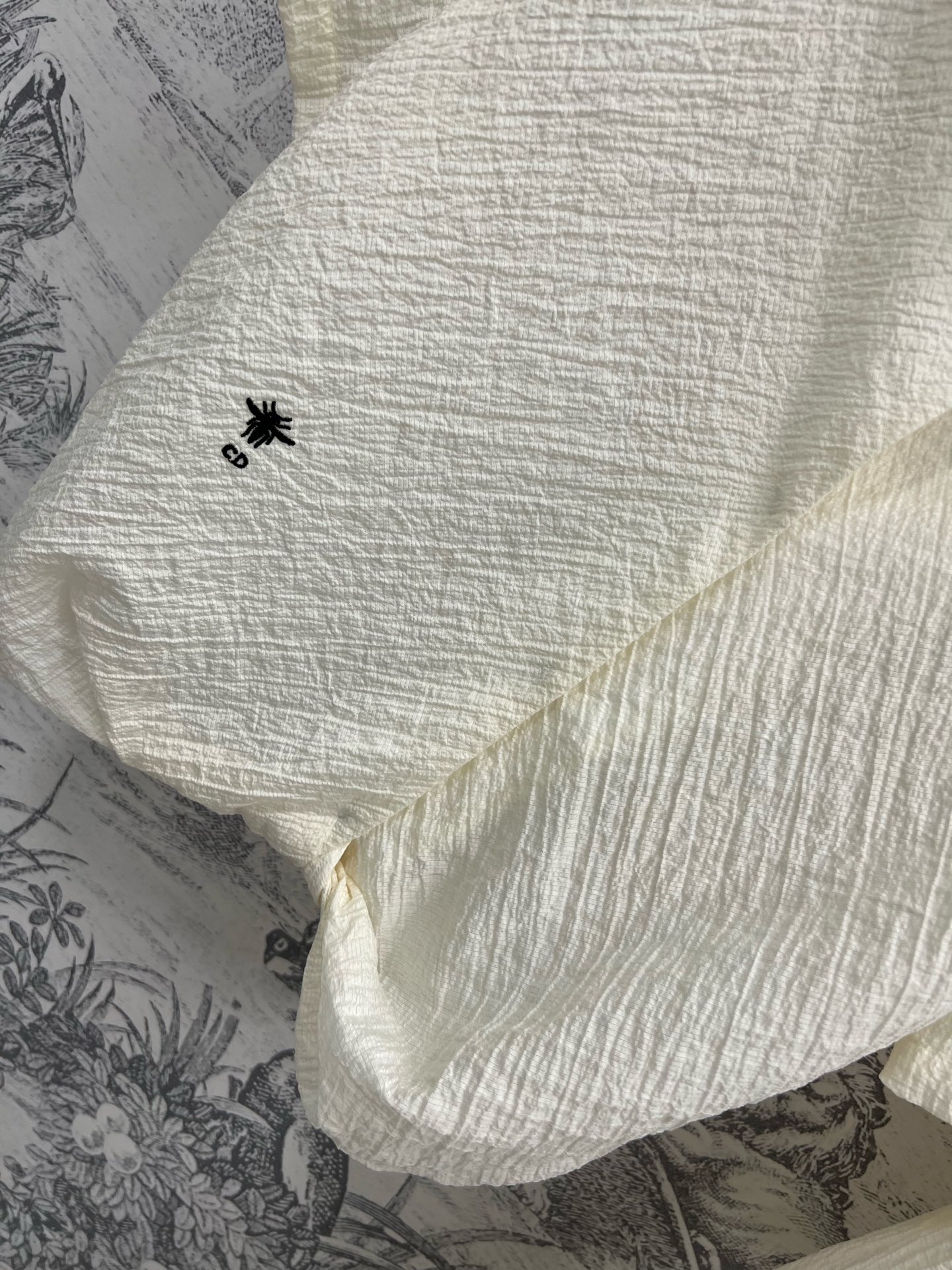 D家 25夏季新款 肌理感休闲套装 翻领扭结短袖衬衣+阔腿裤 面料丝滑有质感 丰富有光泽的肌理感 满满的