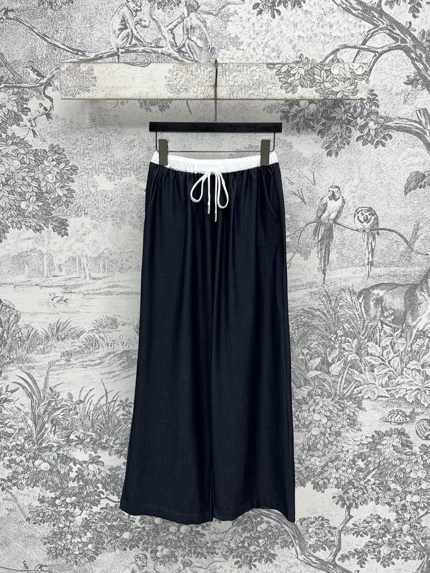 NO:424007,LW Home 25 summer new style, contrasting drawstring waist-hugging wide-leg trousers, contrasting elastic waist design, easy to control any body, high waist wide-leg style, super easy to match, any item can be matched, the upper body becomes long legs in seconds, daily leisure is very good, one color three sizes, SML, alexander wang19860909LW家 25夏季新款 撞色抽绳收腰阔腿长裤 撞色松紧腰头设计任何身材都好驾驭 高腰阔腿版型 超级好搭配 任何单品都可搭配 上身秒变大长腿 日常出街休闲都很不错 一色三码 SML,,alexander wang,Women's clothing