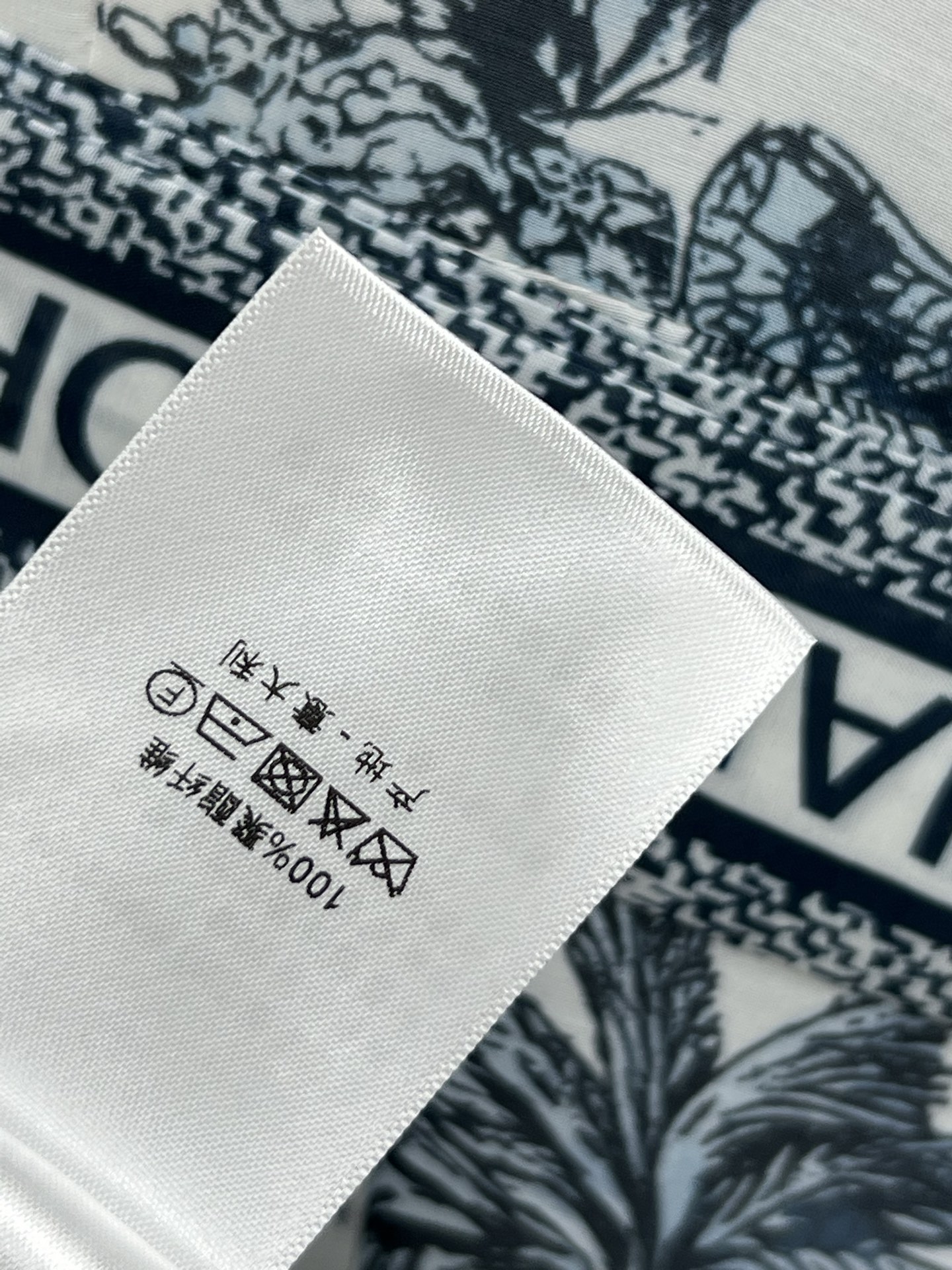 D家 25夏季新款 椰树印花翻领短袖连衣裙 经典小翻领设计 定制logo单排扣点缀 本布系带收腰轻松分割