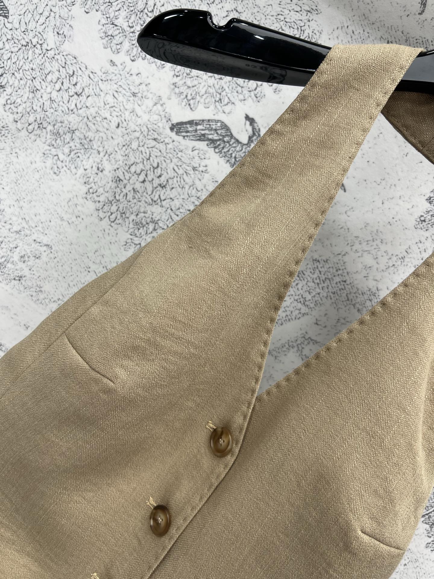 25夏季新款 亚麻系列 西装外套+挂脖马甲上衣+高腰阔腿裤  经典西装外套 宽松立体剪裁版型舒适不挑人 