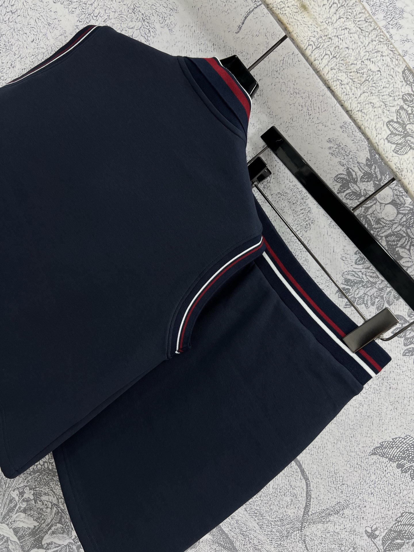 Miu 25夏季新款 Polo领无袖上衣+高腰短裙 充满青春校园风的套装 经典红白杠条装饰 上身舒适又好