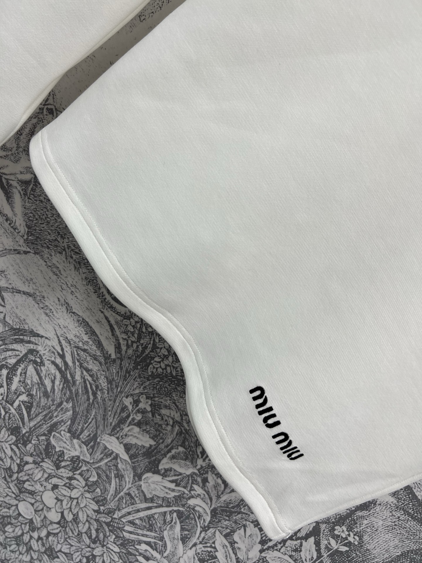 Miu 25夏季新款 Polo领无袖上衣+高腰短裙 充满青春校园风的套装 经典红白杠条装饰 上身舒适又好