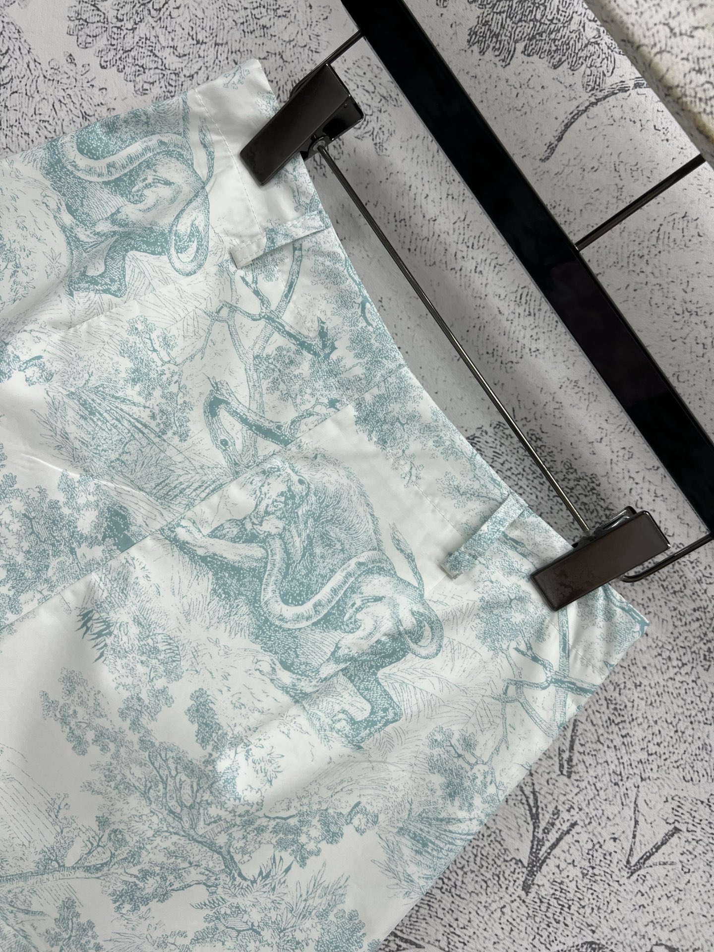 D家 25夏季新款 丛林印花高腰短裤 超级舒适 低调又时髦 耐看永不过时 质感超赞 高腰小热裤上身完美提