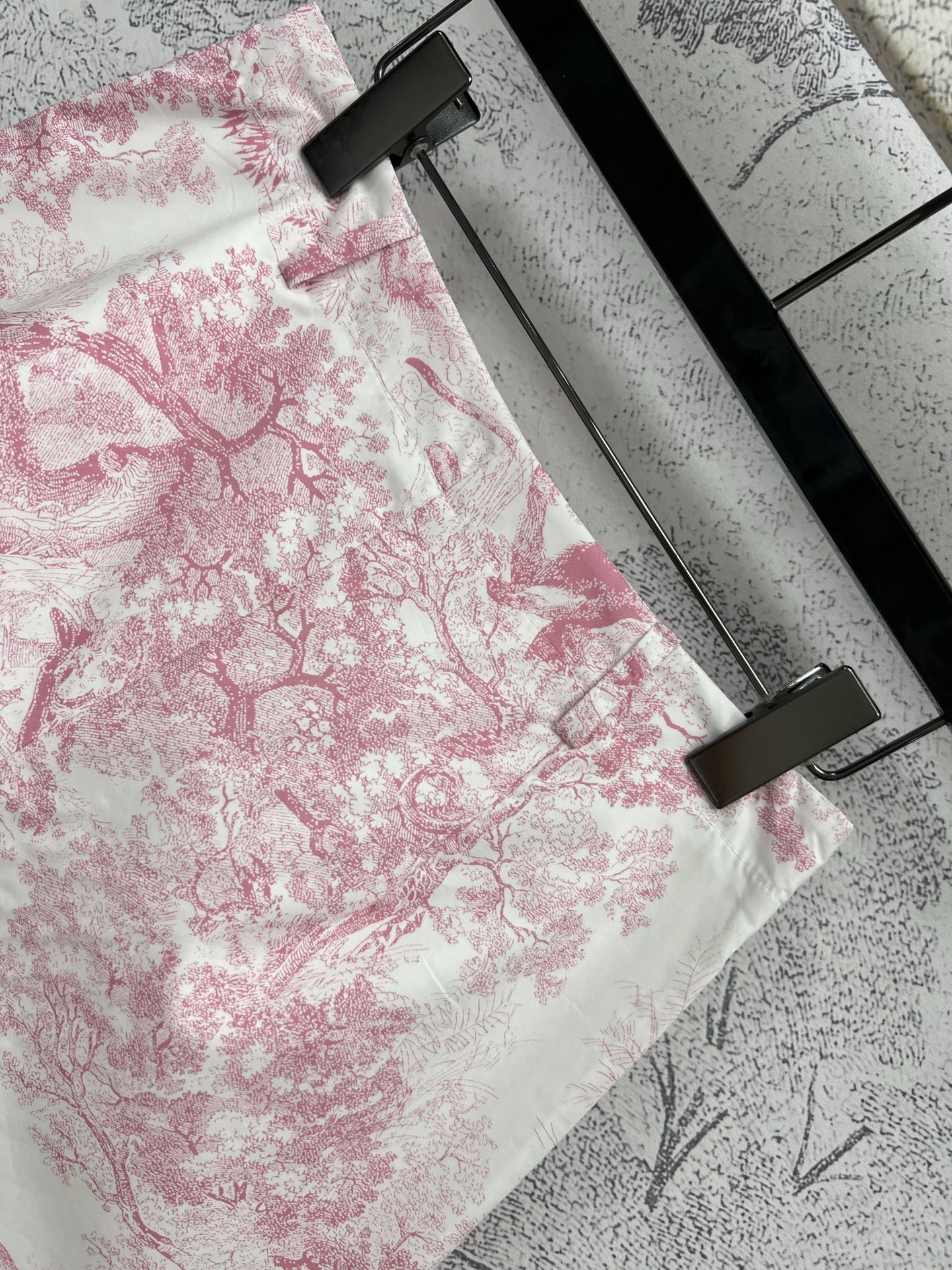 D家 25夏季新款 丛林印花高腰短裤 超级舒适 低调又时髦 耐看永不过时 质感超赞 高腰小热裤上身完美提