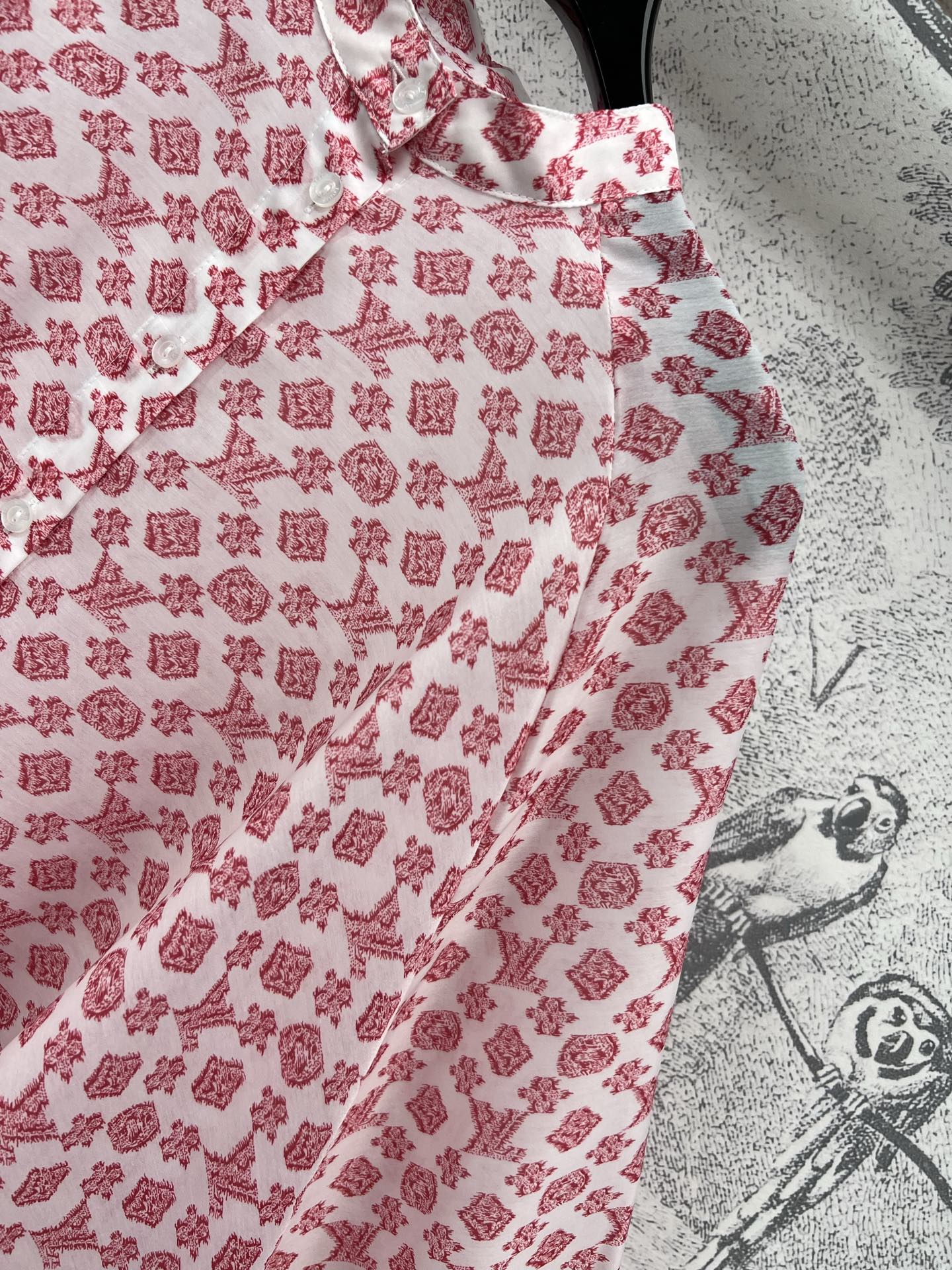 L家 25夏季新款 不规则斗篷式衬衫 版型宽松完全不挑身材 视觉显瘦显清冷气质 L家经典老花花纹配色超级
