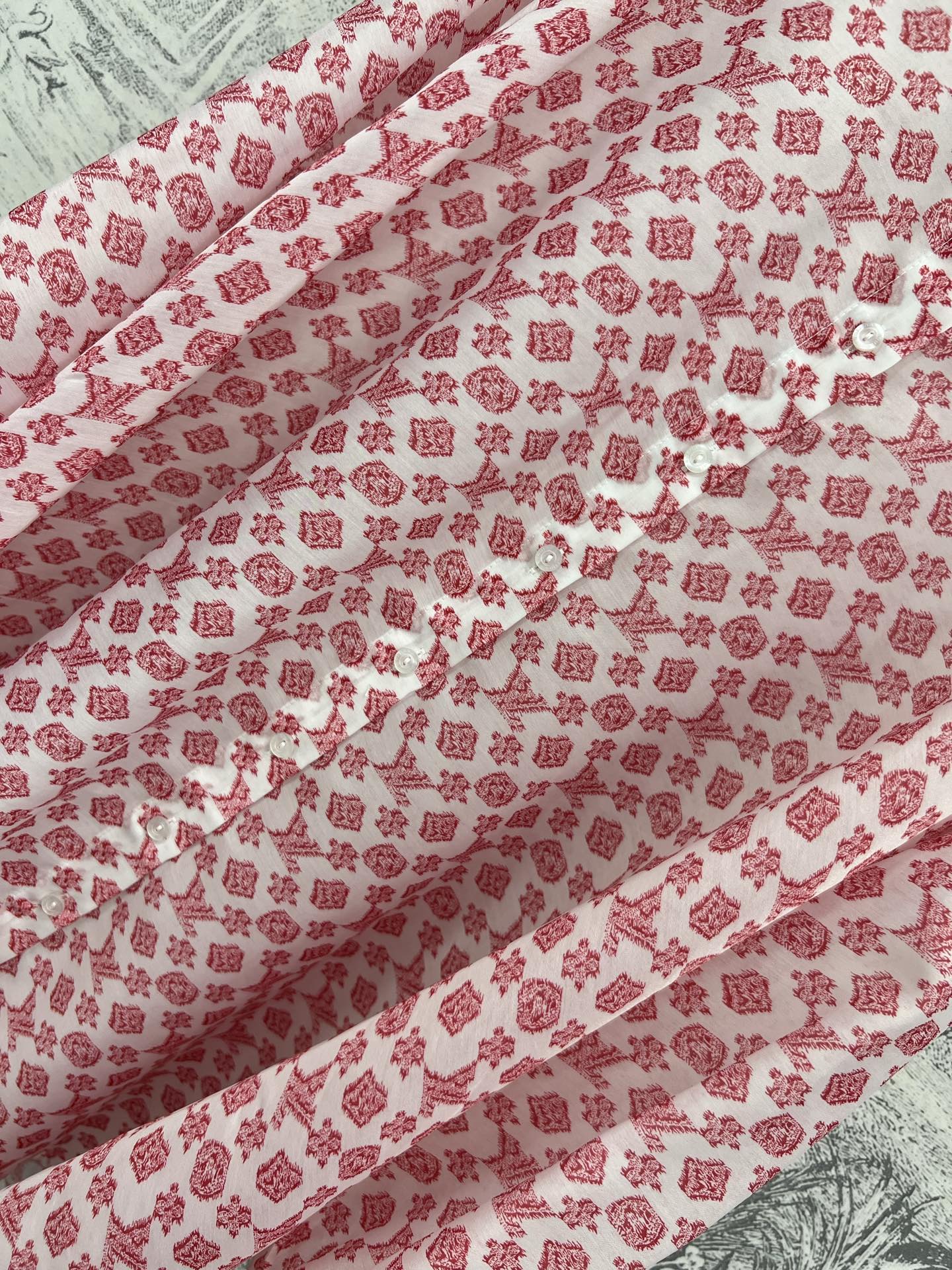 L家 25夏季新款 不规则斗篷式衬衫 版型宽松完全不挑身材 视觉显瘦显清冷气质 L家经典老花花纹配色超级