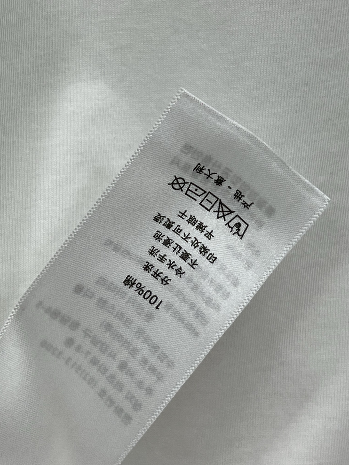 25夏季新款 图案印花短袖T恤 简洁基础款 百搭不挑人 宽松版型藏肉显瘦 上身巨百搭又好看 日常必备的单