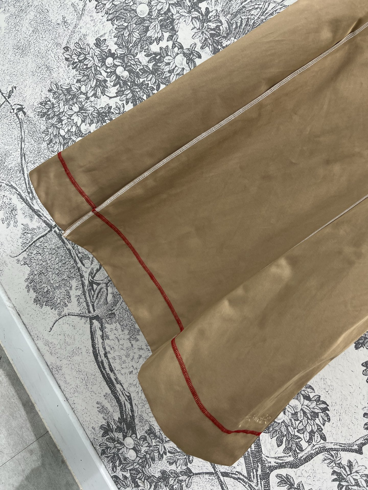 25夏季新款 圆领无袖连衣裙 卡其色修身设计 非常适合夏天 清爽减龄又显白 上身满满的高级感 又酷又帅 