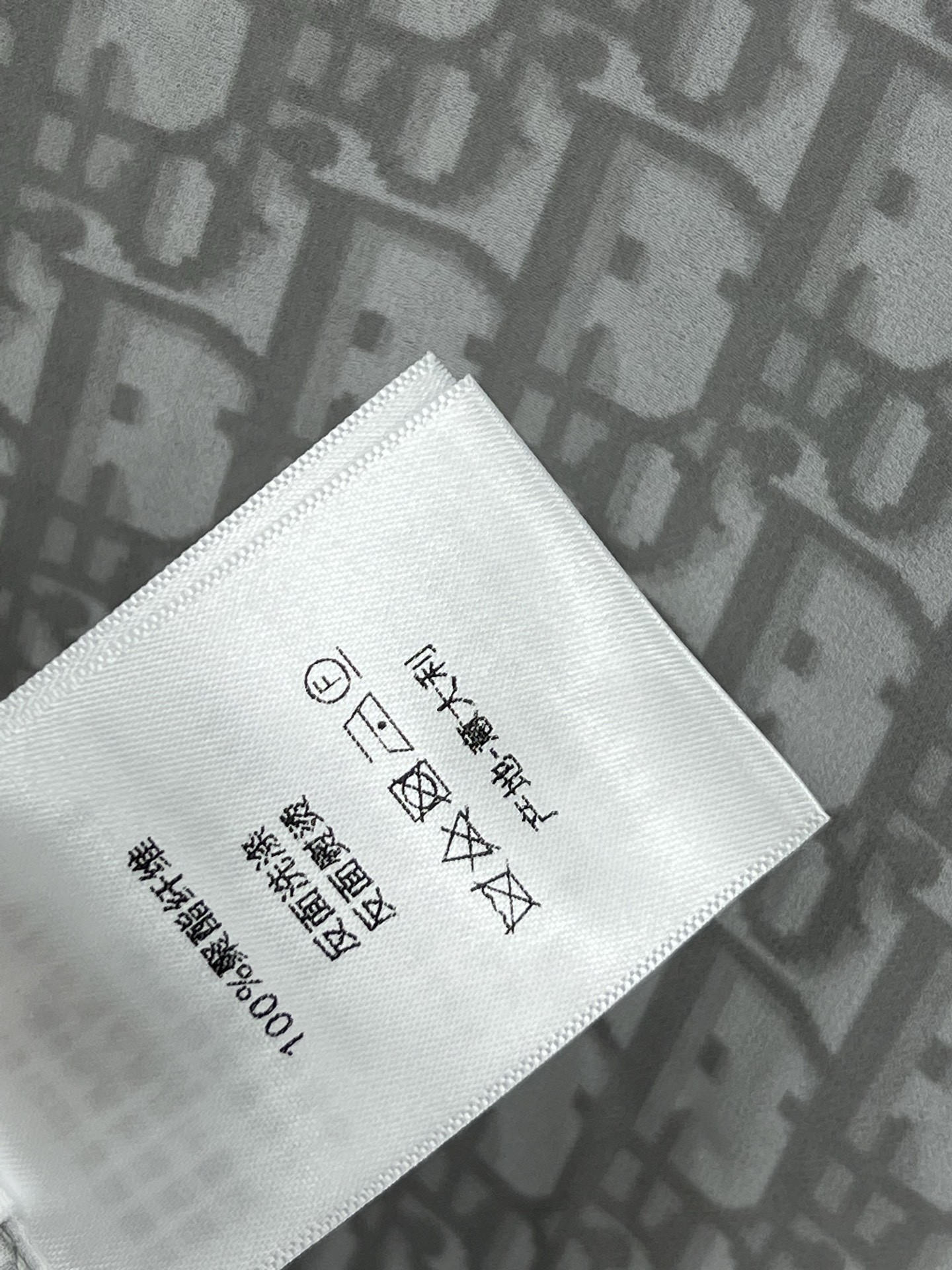 D家 25夏季新款D字母提花套装 翻领长袖衬衫+高腰短裤 经典版型百搭不挑人 定制面料非常有质感 低调又