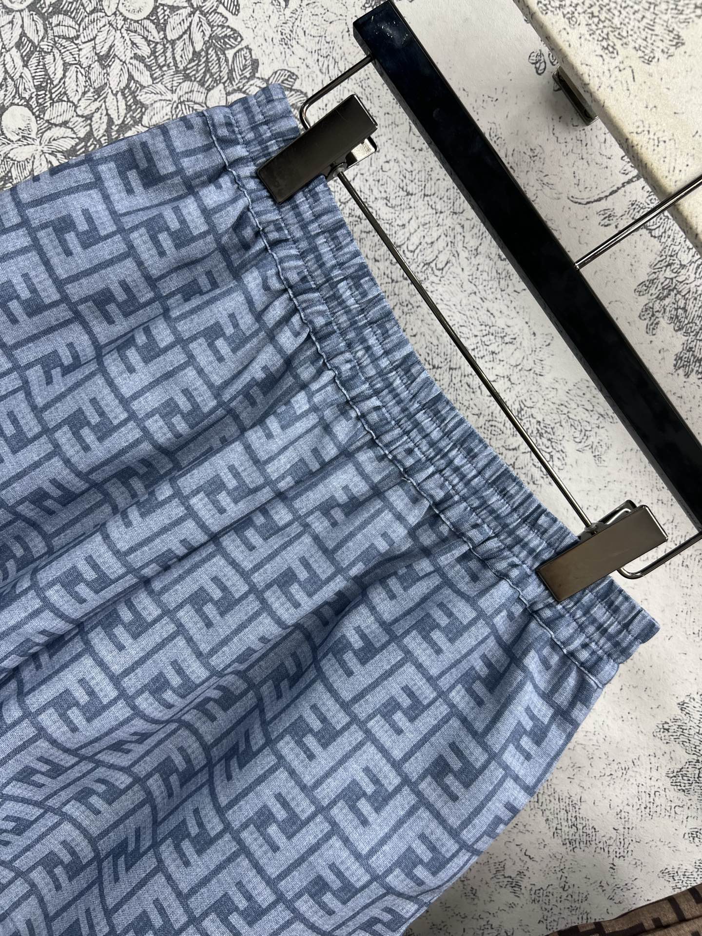 FD家 25夏季新款 双F提花休闲系列 翻领短袖衬衣+高腰短裤+阔腿长裤 经典的双f提花面料 质感高级 