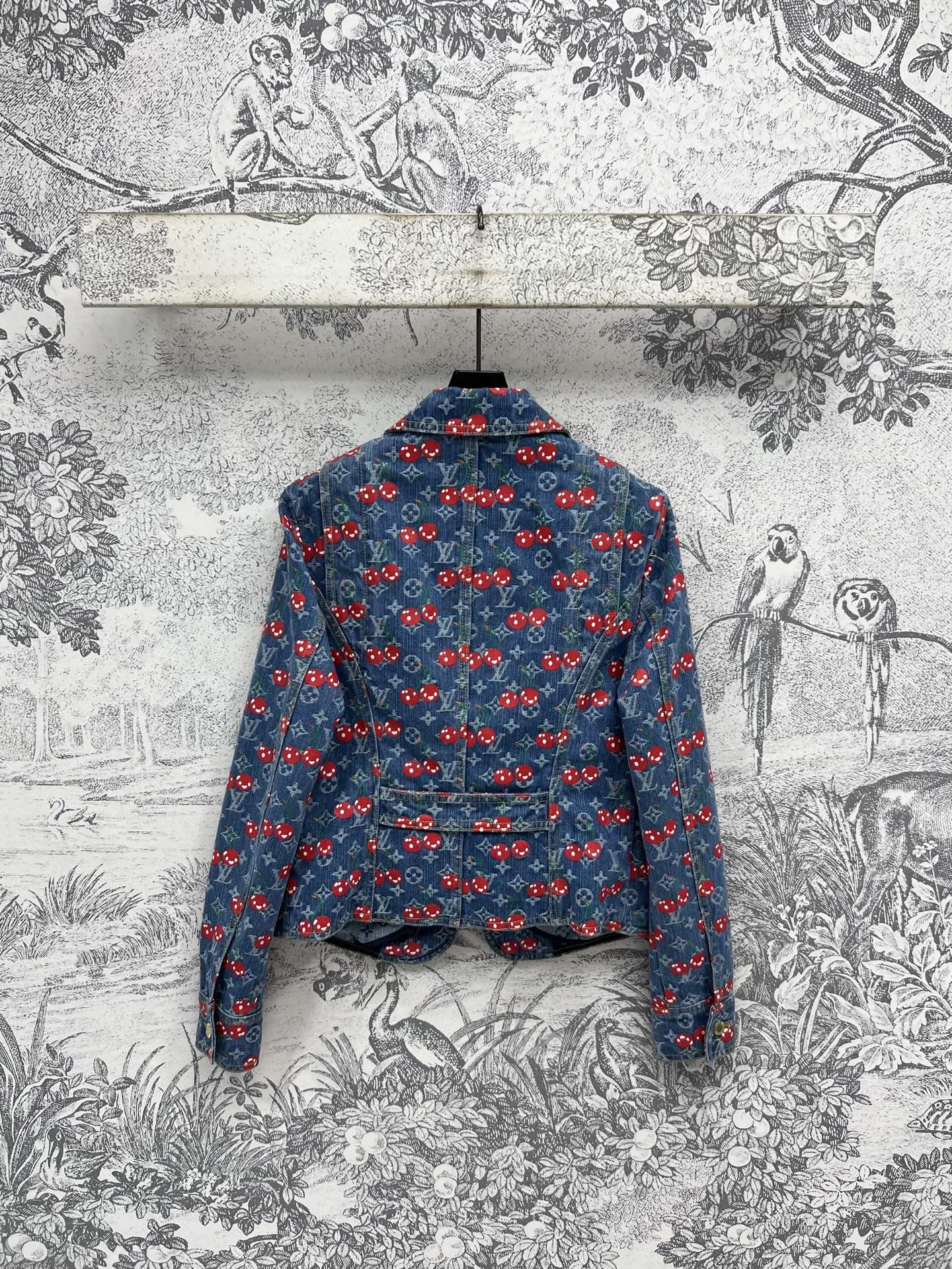 L家 25夏季新款 樱桃🍒老花牛仔系列 翻领夹克外套+背心连体裙+圆领马甲外套+双排扣短裙+短裤+阔腿长