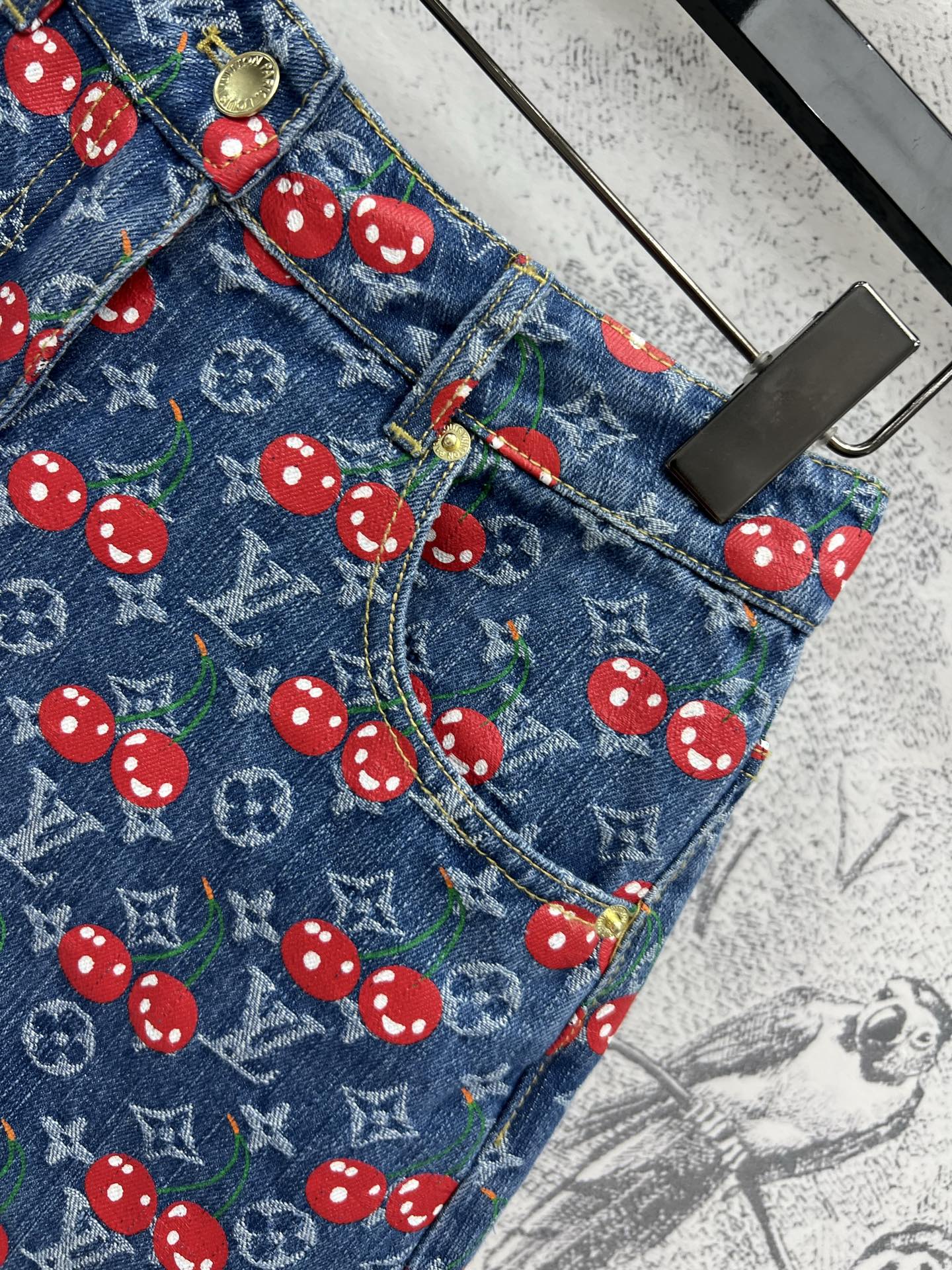 L家 25夏季新款 樱桃🍒老花牛仔系列 翻领夹克外套+背心连体裙+圆领马甲外套+双排扣短裙+短裤+阔腿长