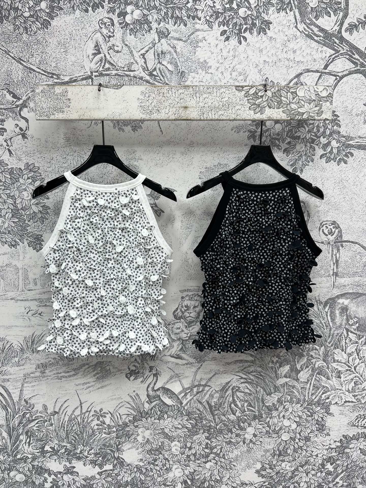 小香风 25夏季新款 满印logo立体花朵系列 挂脖上衣+背心上衣+圆领背心+吊带抹胸上衣+短裤+短裙 