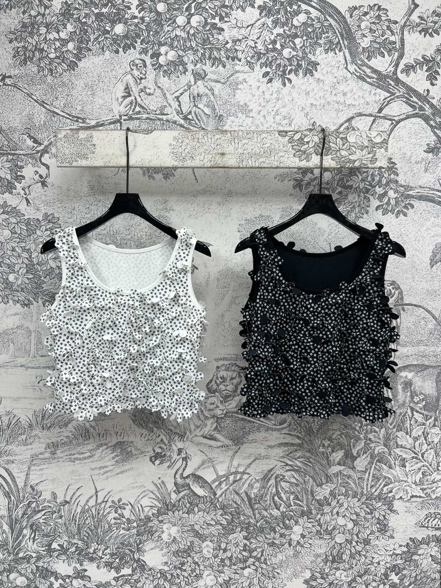 小香风 25夏季新款 满印logo立体花朵系列 挂脖上衣+背心上衣+圆领背心+吊带抹胸上衣+短裤+短裙 