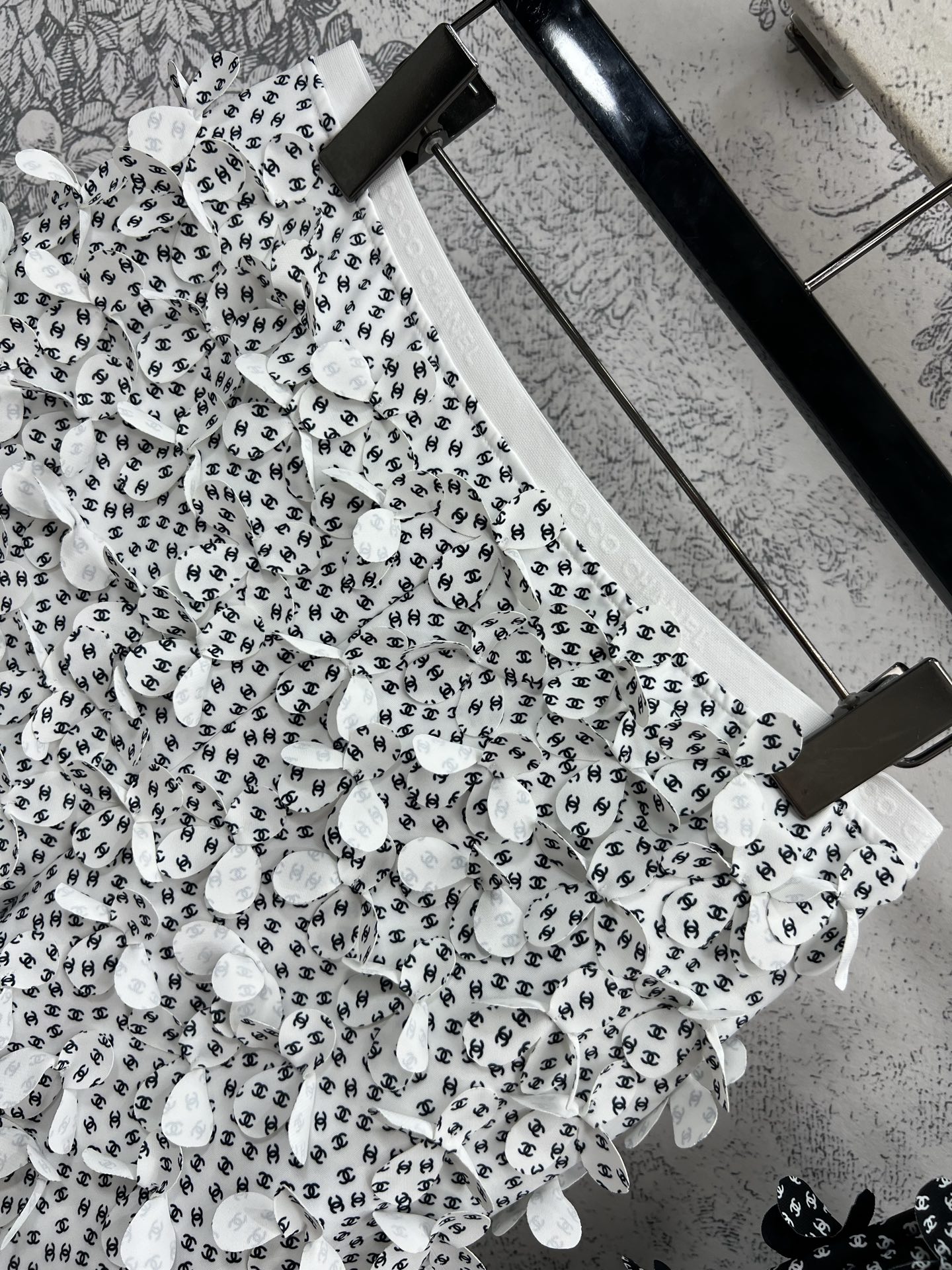 小香风 25夏季新款 满印logo立体花朵系列 挂脖上衣+背心上衣+圆领背心+吊带抹胸上衣+短裤+短裙 