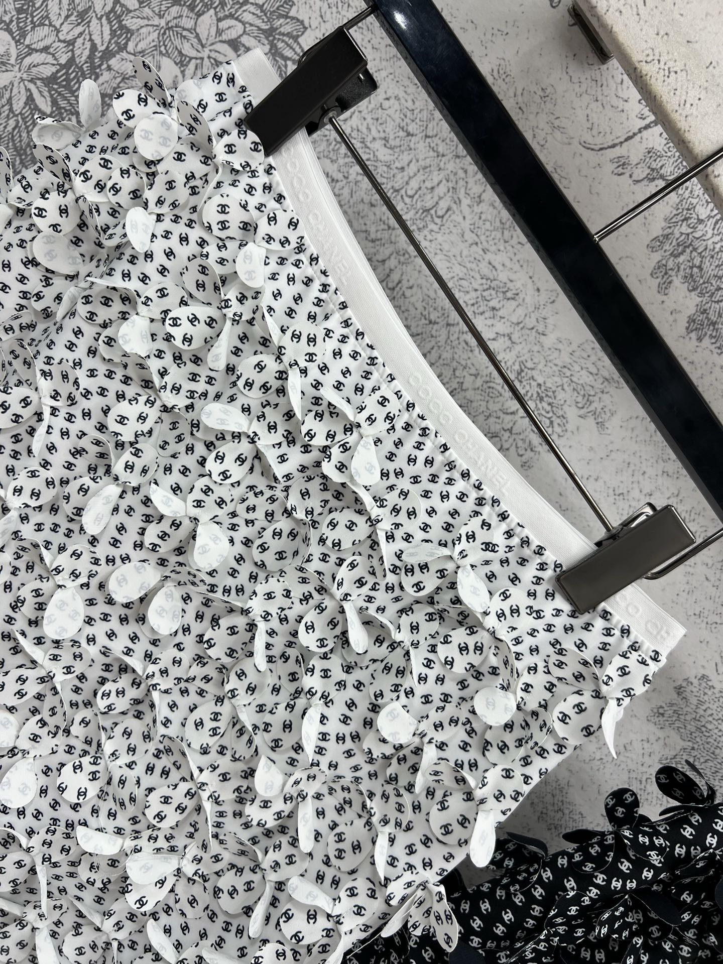 小香风 25夏季新款 满印logo立体花朵系列 挂脖上衣+背心上衣+圆领背心+吊带抹胸上衣+短裤+短裙 