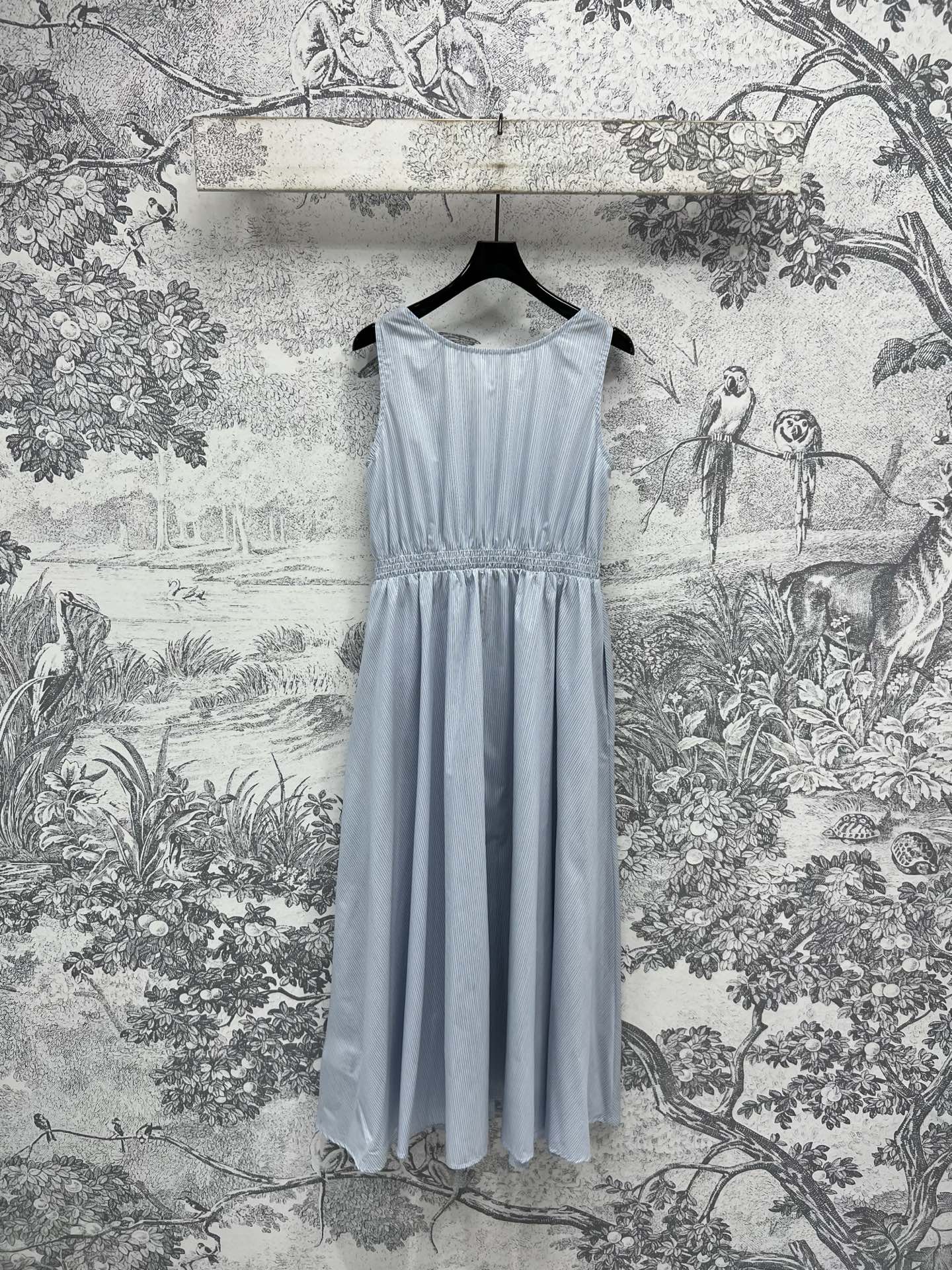Miu 25夏季新款 条纹圆领背心连衣裙 可甜可盐衬衫裙   经典蓝色细条纹 视觉感非常显瘦 直筒版型 