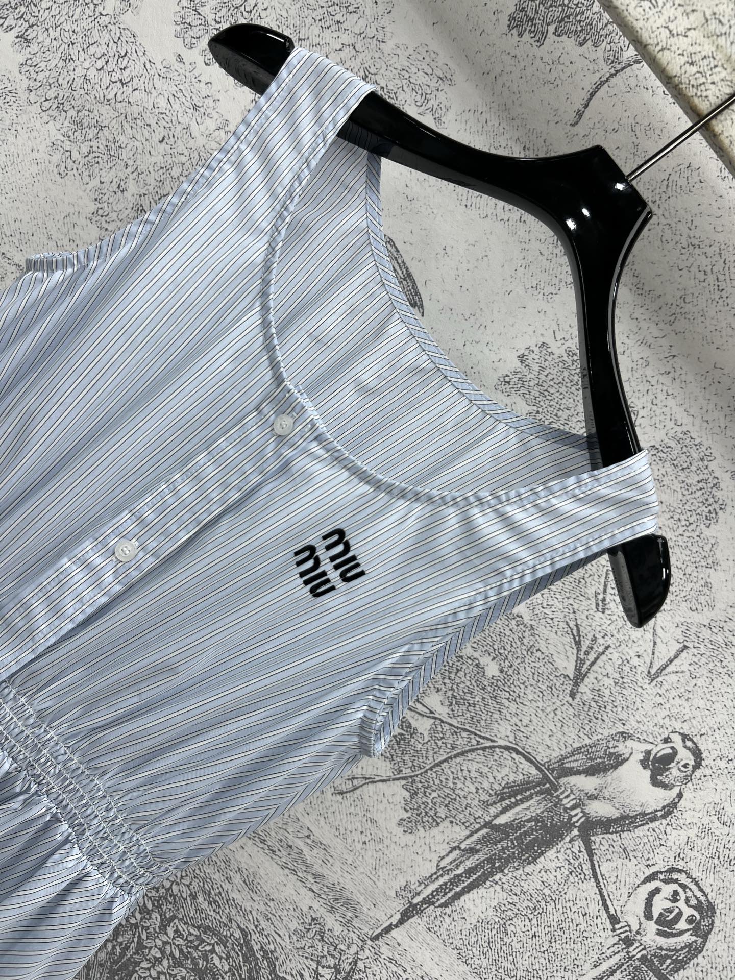 Miu 25夏季新款 条纹圆领背心连衣裙 可甜可盐衬衫裙   经典蓝色细条纹 视觉感非常显瘦 直筒版型 