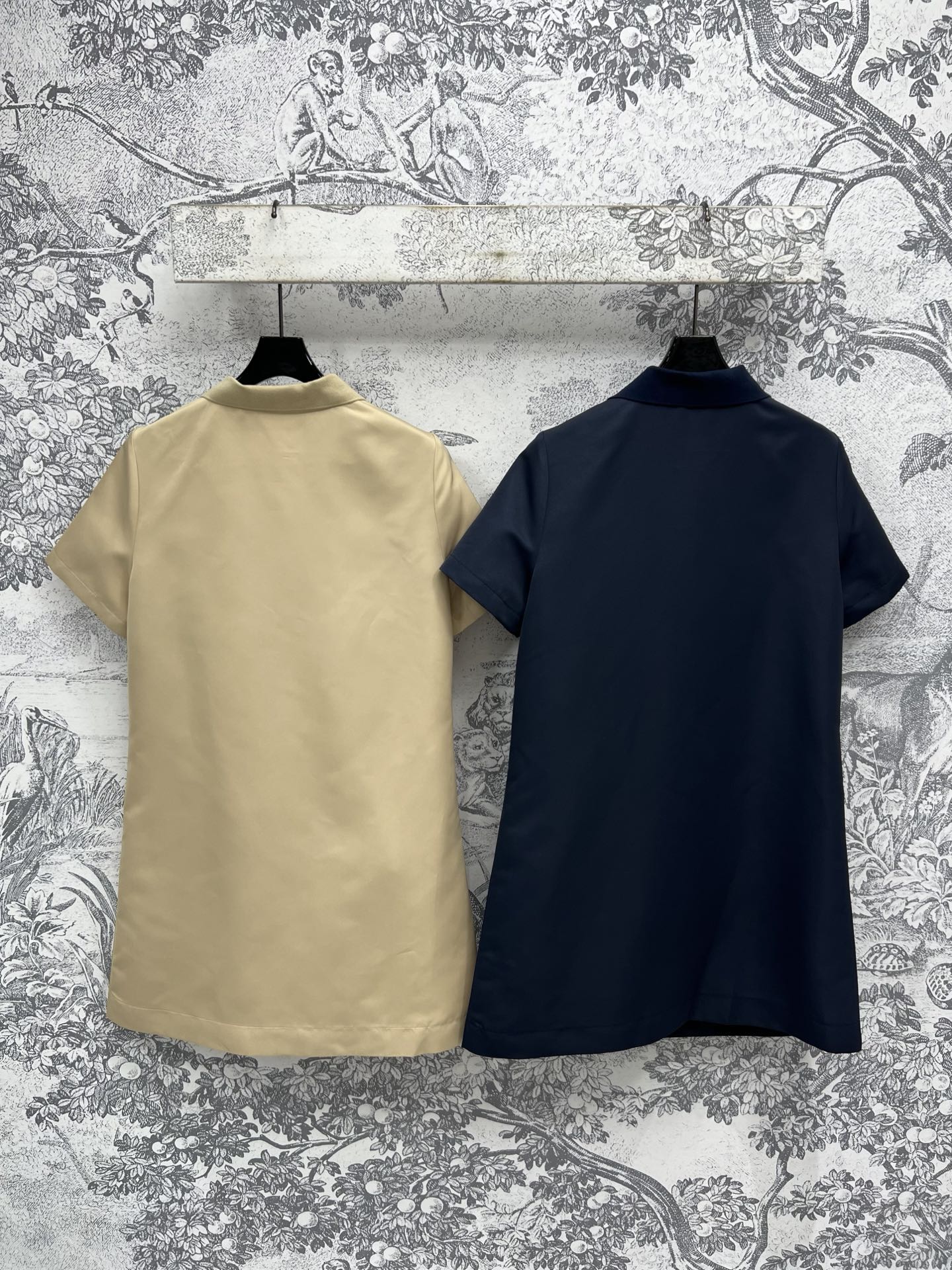 LW家 25夏季新款 Polo领短袖连衣裙 采用经典POLO领 兼顾休闲与通勤的调性  一整个元气学院少