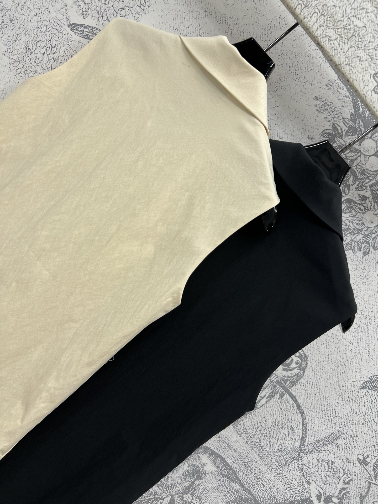 PD家 25夏季新款 polo领短袖连衣裙 经典三角标点缀 低调又时髦  上身就是减龄学院少女风 定制肌