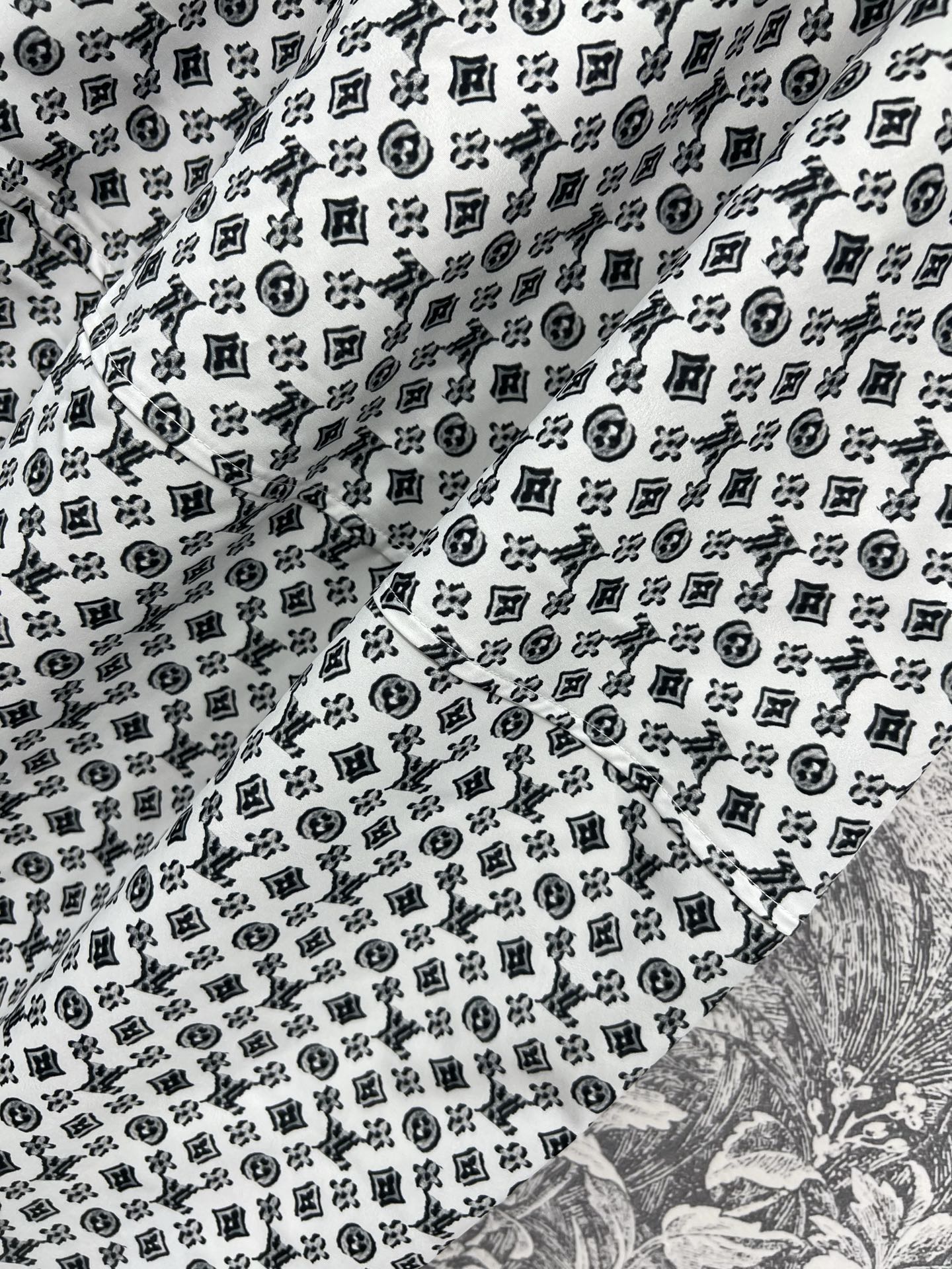 L家 25夏季新款 老花印花高腰立体花苞半身裙 松紧腰抽绳收腰 高腰直筒立体花苞设计 定制的钱币老花印花