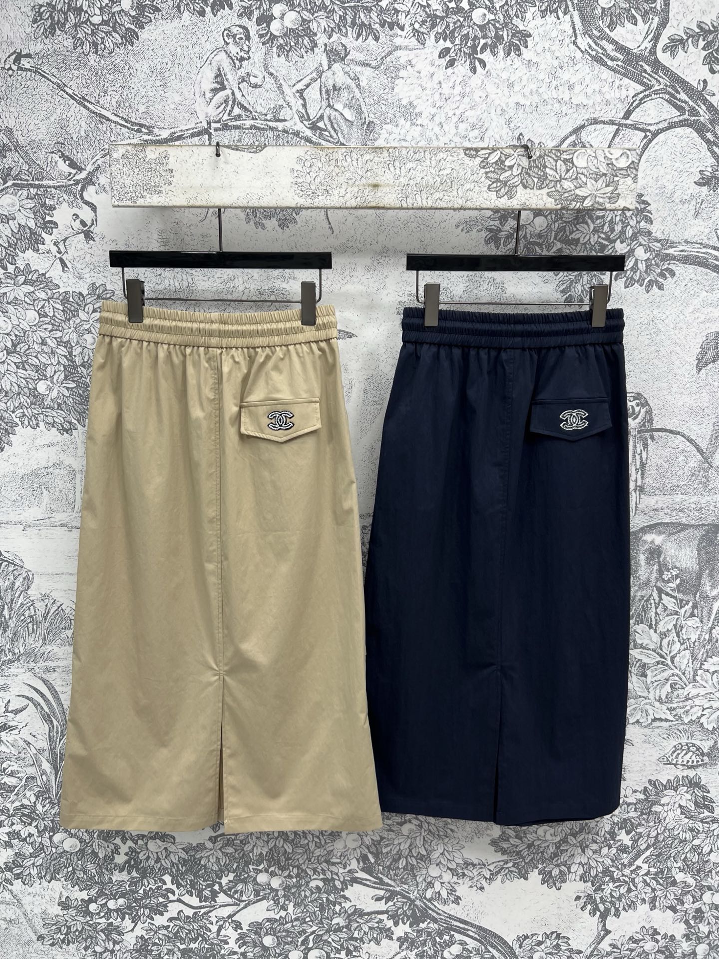 小香风 25夏季新款 工装风半身裙+工装风阔腿裤 休闲又舒适百搭 腰间抽绳收腰 帅气的工装风口袋设计+褶