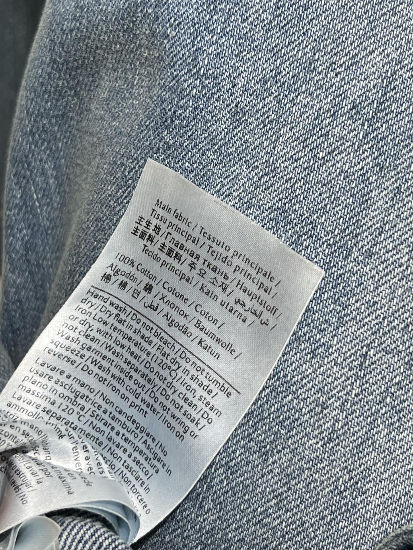 V家 25夏季新款 金属V标装饰牛仔系列 高腰短裤+高腰直筒裤 口袋经典的金属V标点缀 后口袋皮牌Log