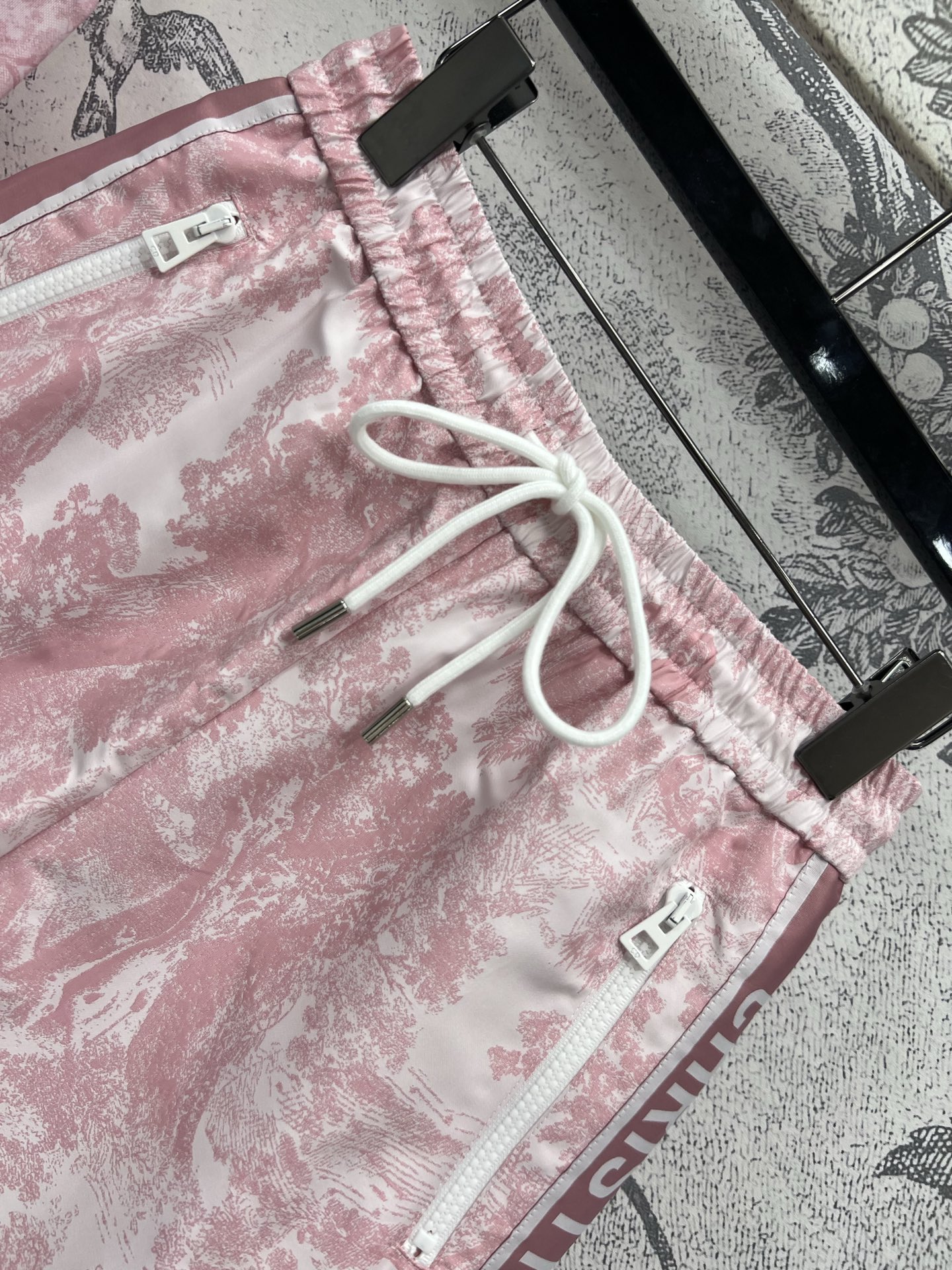 D家 25夏季新款 丛林印花休闲套装 圆领短袖T恤+高腰运动短裤 清新时髦少女时代 营造又甜又酷的青春氛