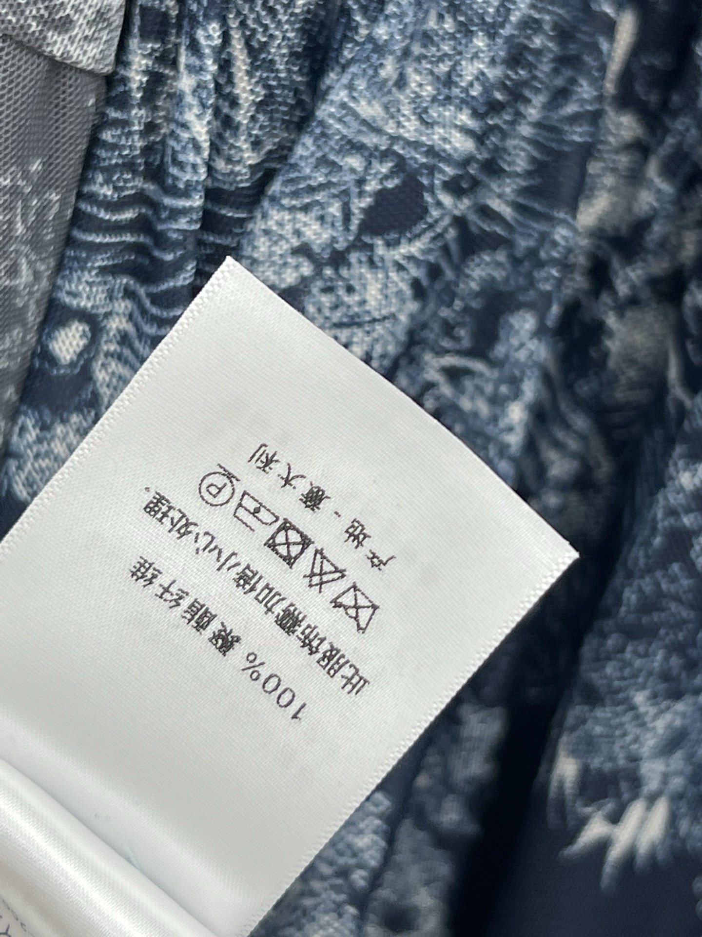 D家 25夏季新款 丛林印花吊带抹胸连衣裙 自带法式的优雅气质美 吊带收腰大裙摆 上身很显瘦又很拉比例感