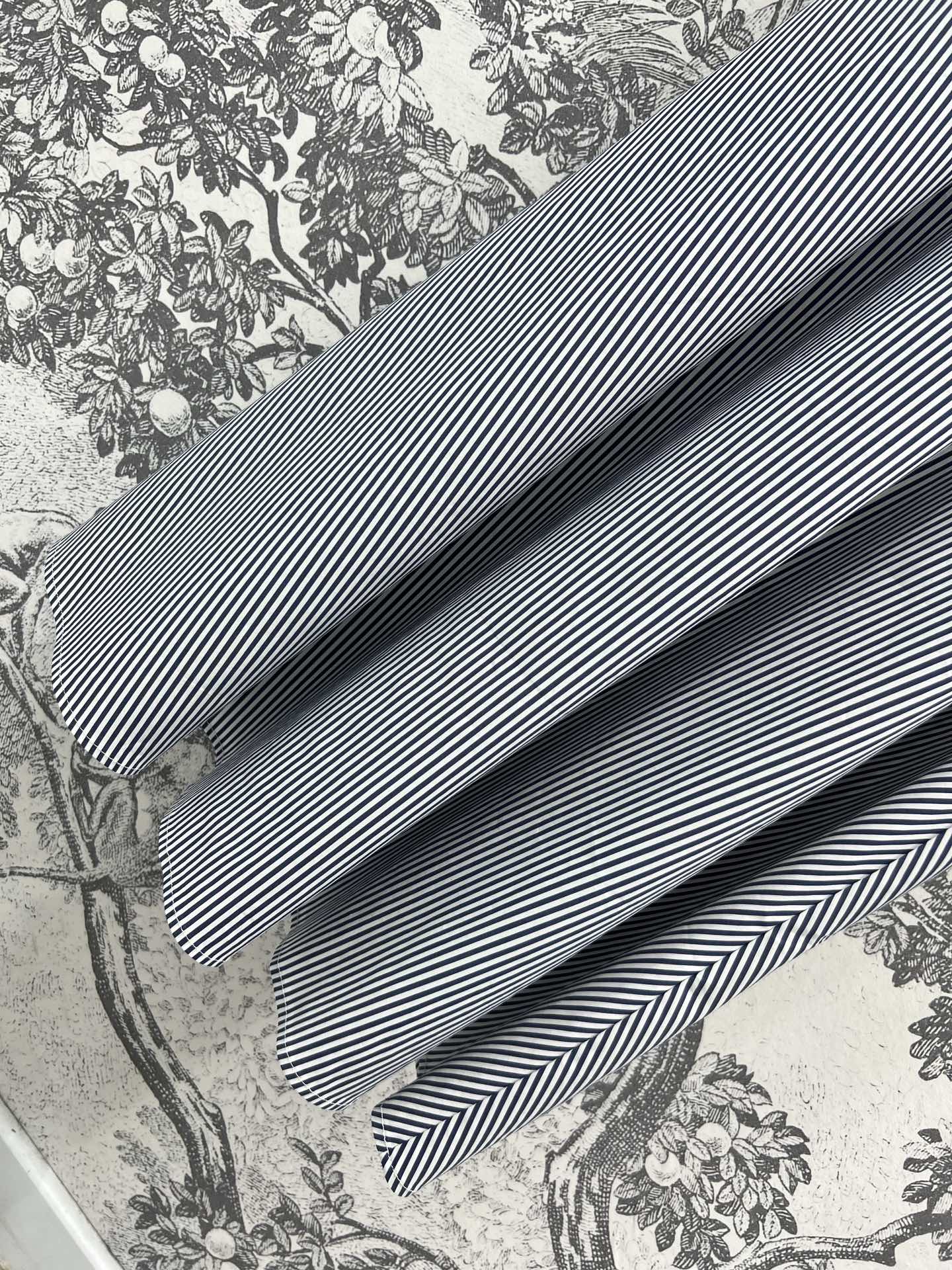 Ysl 25夏季新款 吊带条纹连衣裙 超级惊艳的神仙裙子 温柔性感显曲线 真的太显身材了 只要有点曲线 