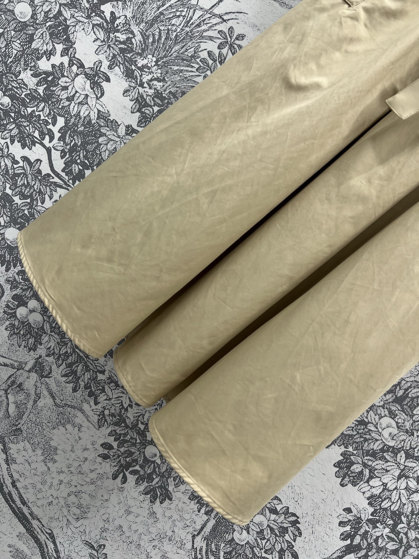 D家 25夏季新款 翻领拉链短袖连衣裙 定制五角星⭐️拉链翻领装饰 本布腰带收腰 裙型上身超级好看 属于