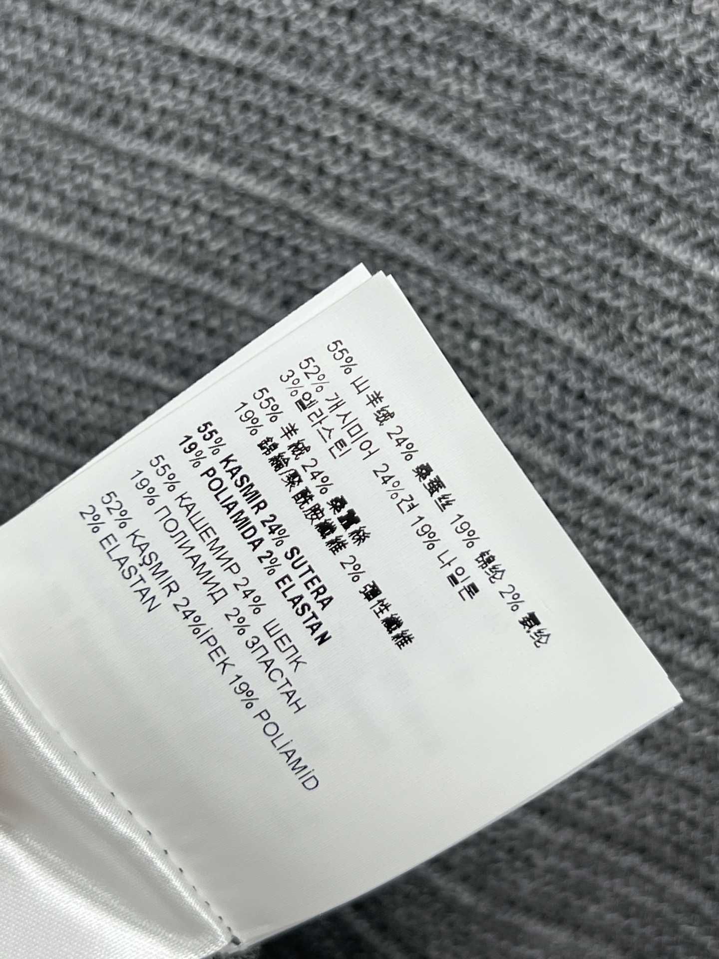 Miu 25夏季新款 Polo领落肩短袖上衣 小翻领设计 拉长脖颈线条 修饰脸型 衣长适中 各种身高都能