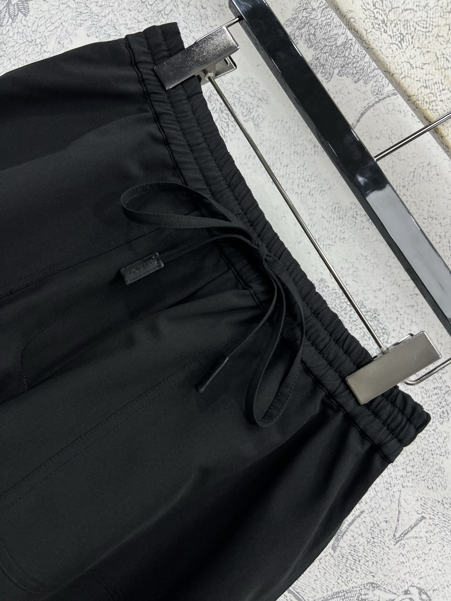 LW家 25早秋新款 连帽拉链长袖斗篷外套 +松紧腰裤裙 前短后长圆弧衣摆设计 很显优雅气场 连帽的设计