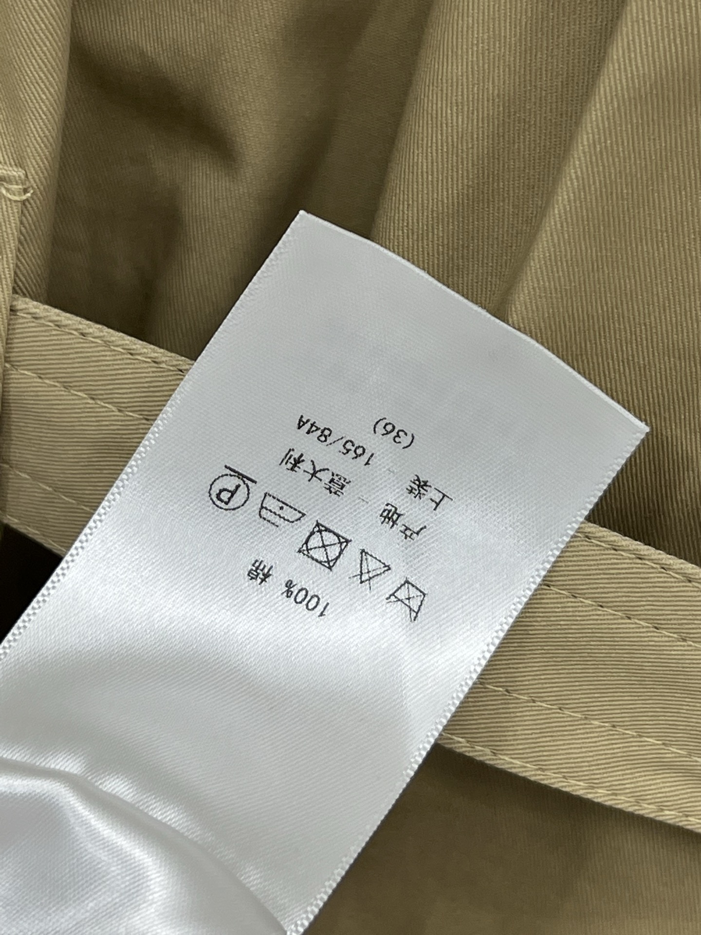 D家 25夏季新款 翻领衬式无袖连衣裙 经典翻领单排扣设计 刺绣logo彰显品牌魅力 高级又时髦 腰间配