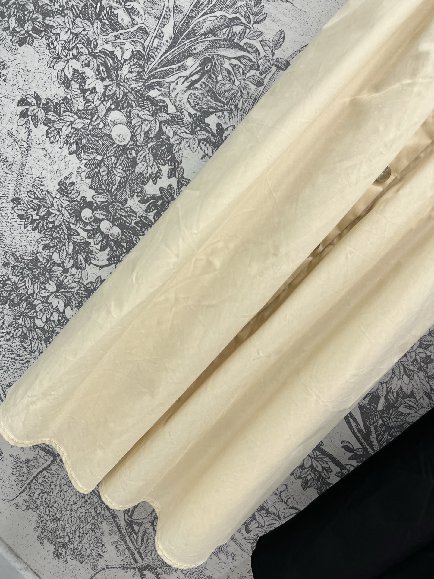 PD家 25夏季新款 吊带抹胸连衣裙 定制三角标logo印花五金扣饰装饰 双口袋设计活力十足少女气质 后