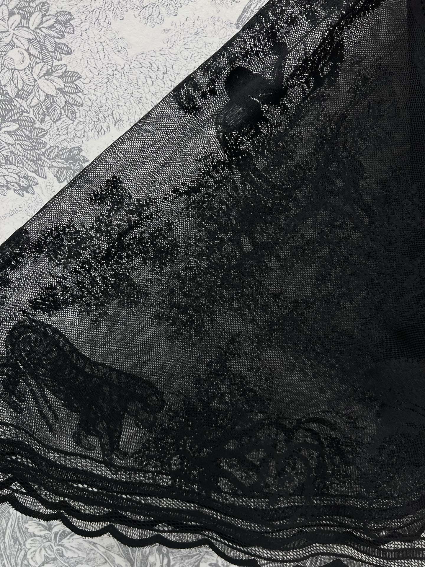 D家 25夏季新款 动物丛林提花网纱半身裙  高腰A字版型超级显瘦 满印的动物丛林提花图案面料 非常到位
