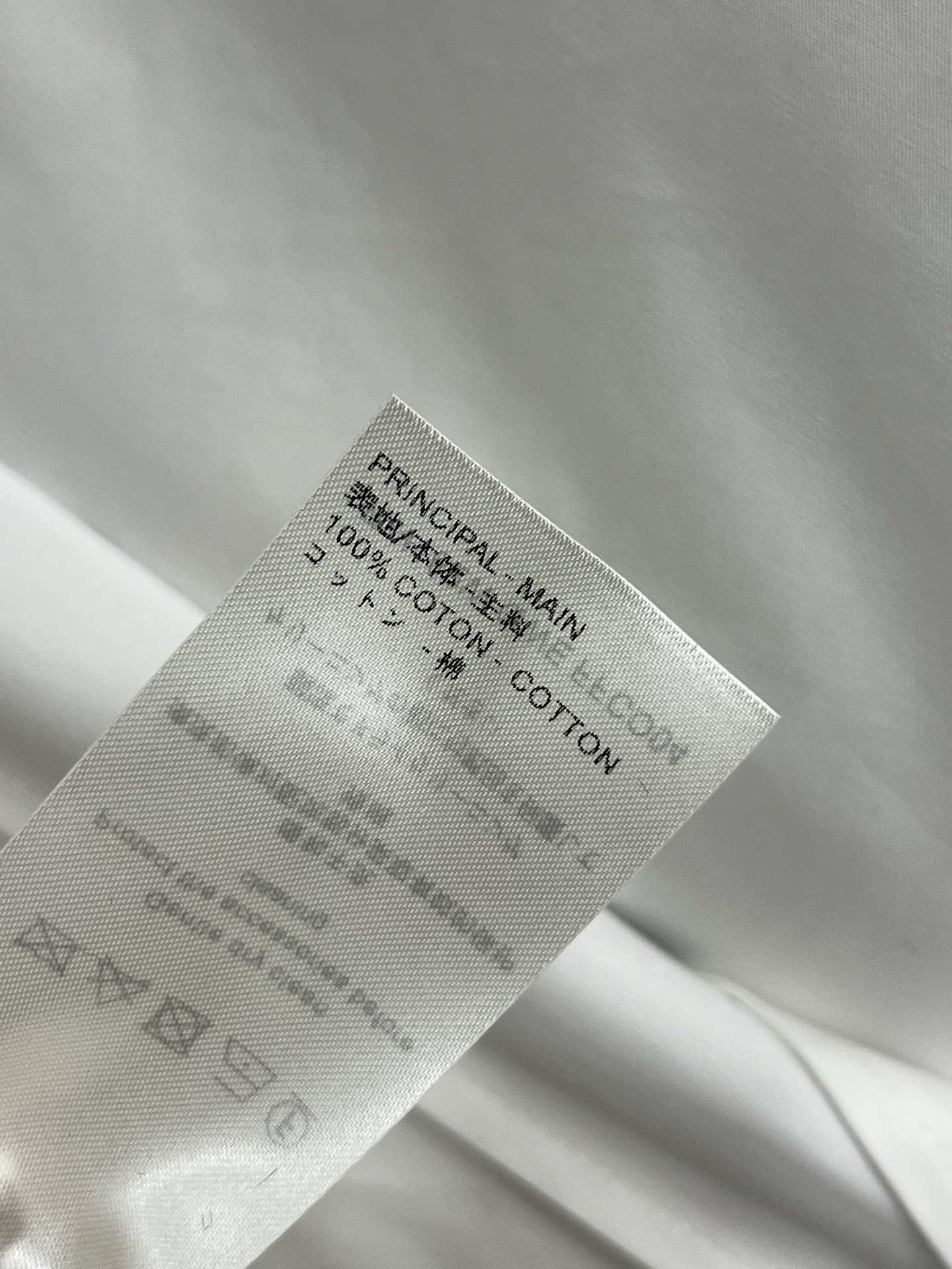 L家 25夏季新款 翻领无袖衬式连衣裙 帅气的小翻领设计 立体的修身剪裁 自然而开的气场归来 胸口镂空刺