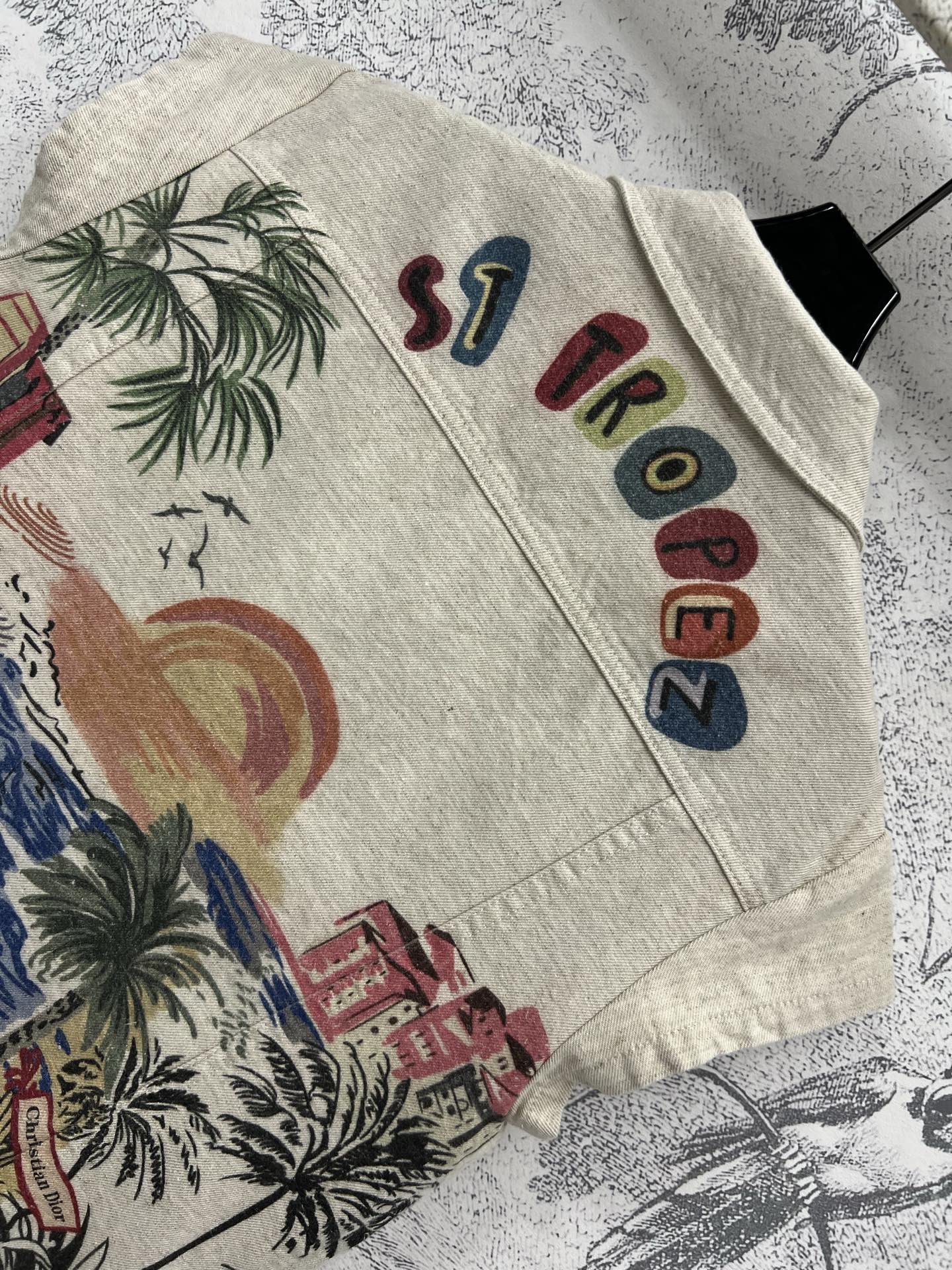 D家 25夏季新款 海滩度假⛱️印花牛仔系列 翻领飞袖外套+高腰短裤+翻领飞袖连衣裙 重工洗水工艺 复古