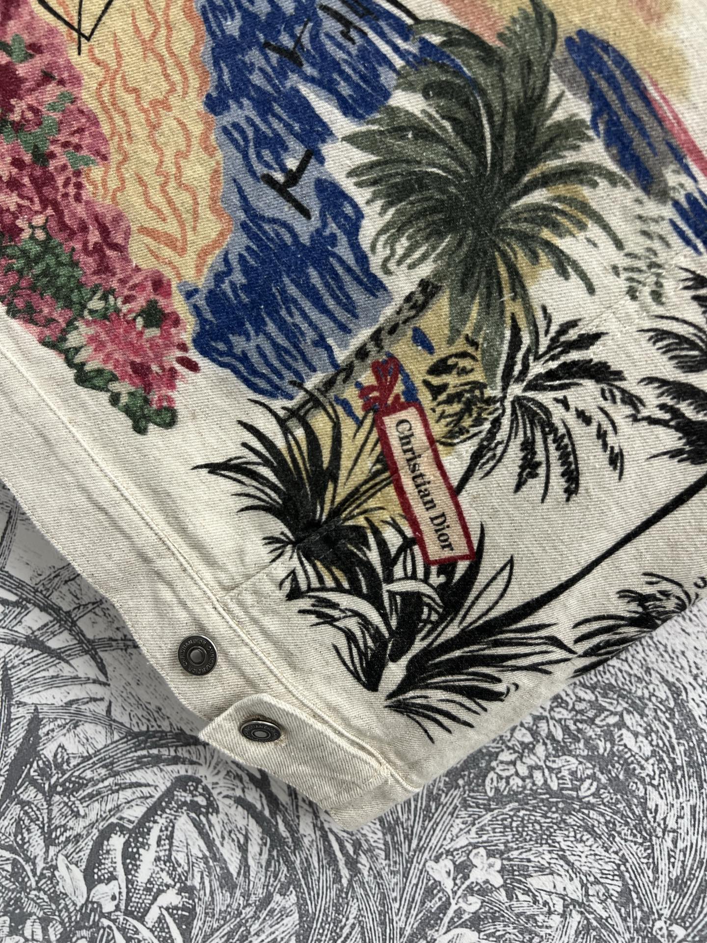 D家 25夏季新款 海滩度假⛱️印花牛仔系列 翻领飞袖外套+高腰短裤+翻领飞袖连衣裙 重工洗水工艺 复古