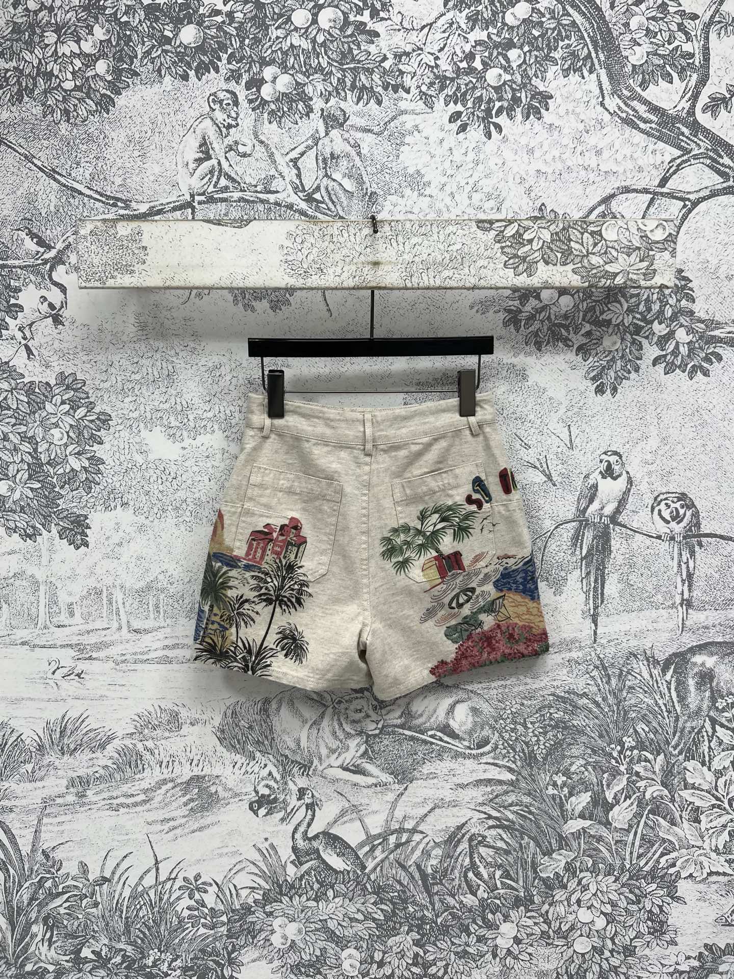 D家 25夏季新款 海滩度假⛱️印花牛仔系列 翻领飞袖外套+高腰短裤+翻领飞袖连衣裙 重工洗水工艺 复古