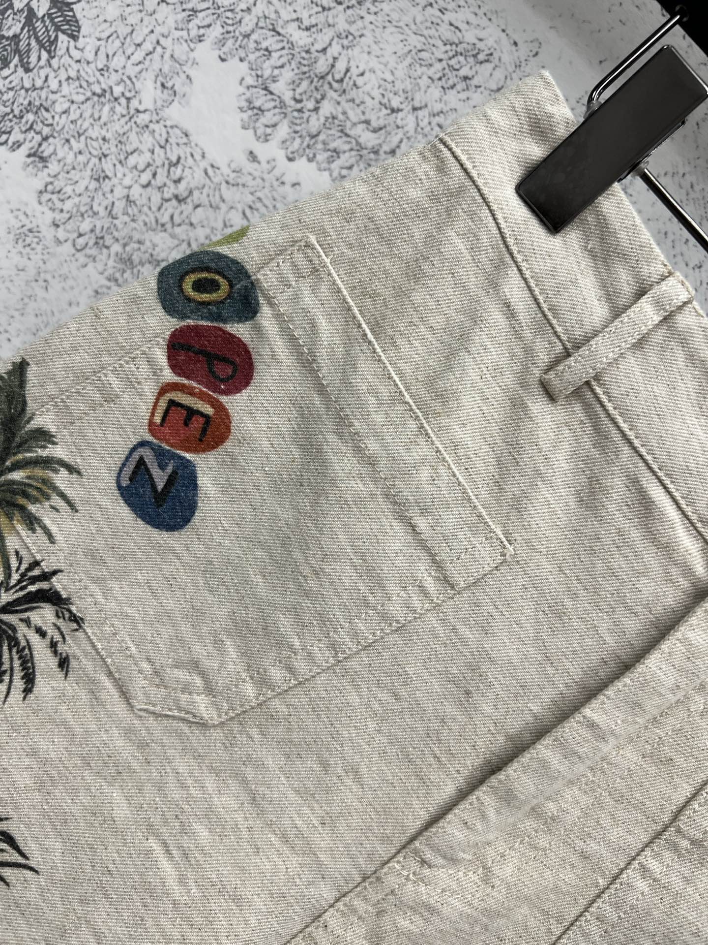 D家 25夏季新款 海滩度假⛱️印花牛仔系列 翻领飞袖外套+高腰短裤+翻领飞袖连衣裙 重工洗水工艺 复古