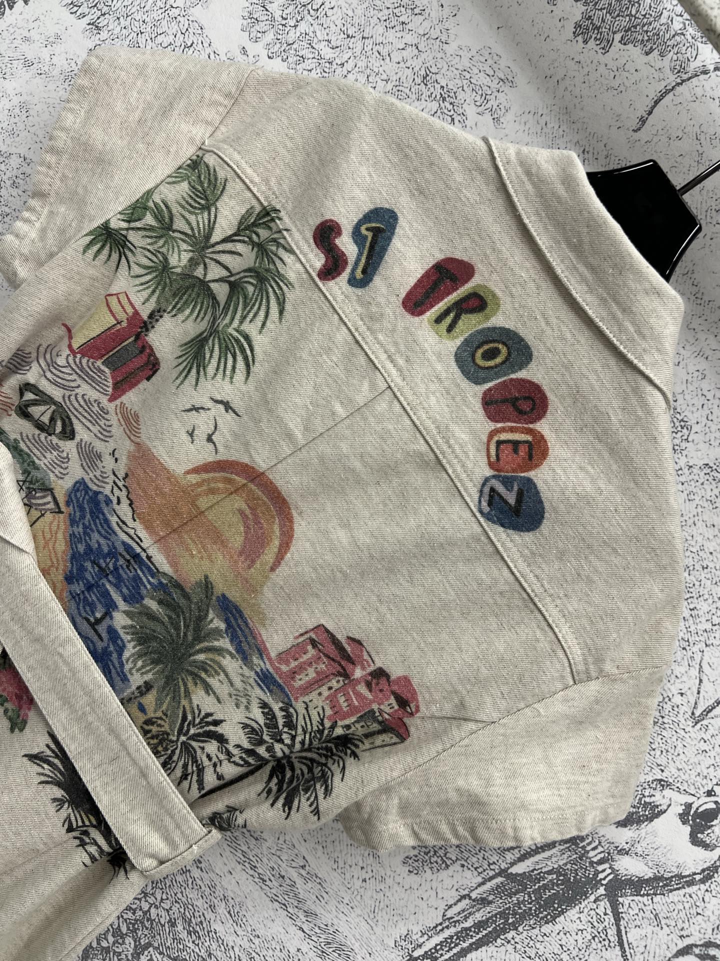 D家 25夏季新款 海滩度假⛱️印花牛仔系列 翻领飞袖外套+高腰短裤+翻领飞袖连衣裙 重工洗水工艺 复古