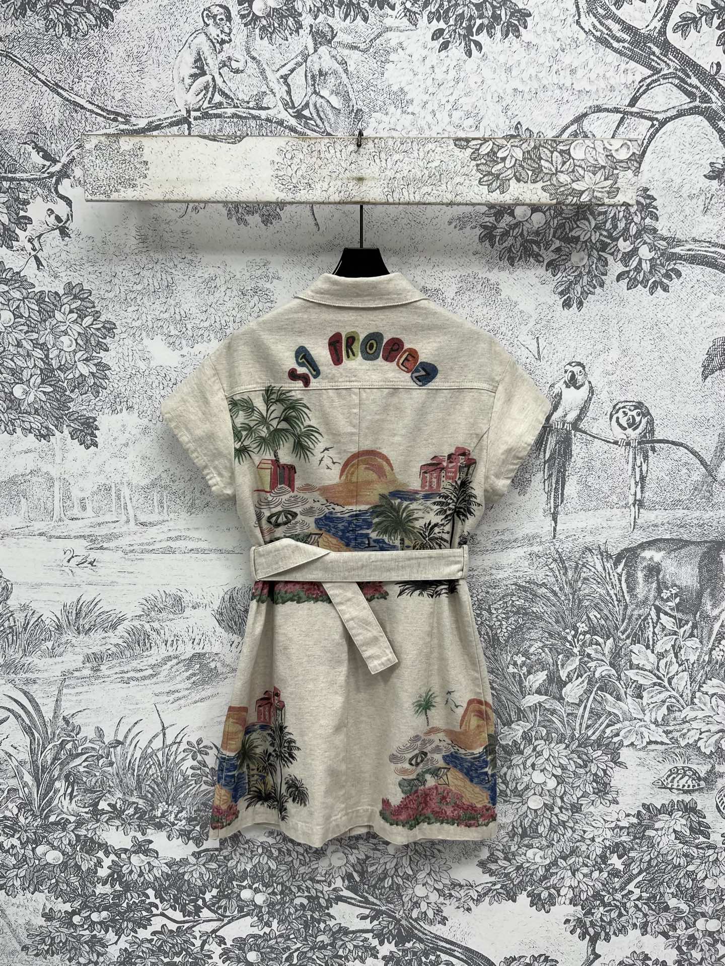 D家 25夏季新款 海滩度假⛱️印花牛仔系列 翻领飞袖外套+高腰短裤+翻领飞袖连衣裙 重工洗水工艺 复古