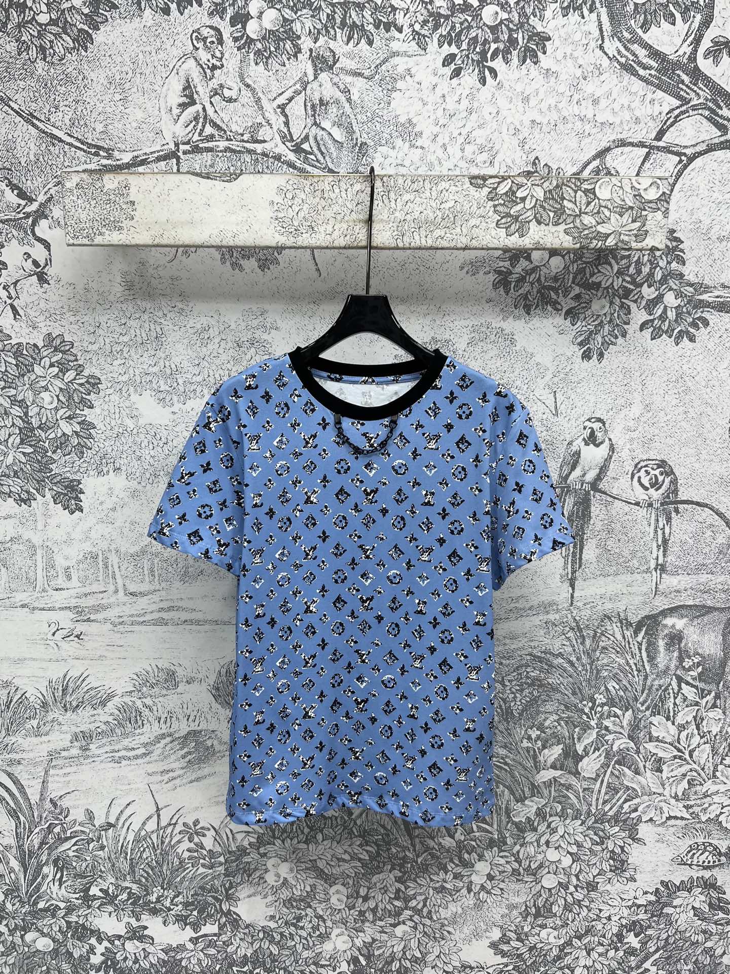 NO:437249,L Home 25 summer new style, presbyopia short-sleeved T-shirt, fashionable matching items, BF boyfriend style, a must-have classic item every year, the gradient presbyopia effect is so eye-catching, it is fashionable to match with various coats, everyday wear and matching is unlimited, it will reduce age when worn. Two colors and three codes SML,,louis vuitton, jackets & coats,T-shirt,tees,t-shirt,alexander wang19860909L家 25夏季新款 老花短袖T恤 时髦搭配单品 妥妥的BF男友风 每年必备的经典单品 渐变的老花效果太吸睛了 搭配各种外套都是加分时髦 日常穿着搭配无局限怎么穿都很减龄 两色三码 SML,,louis vuitton,jackets & coats,T-shirt,tees，t-shirt,alexander wang,Women's clothing