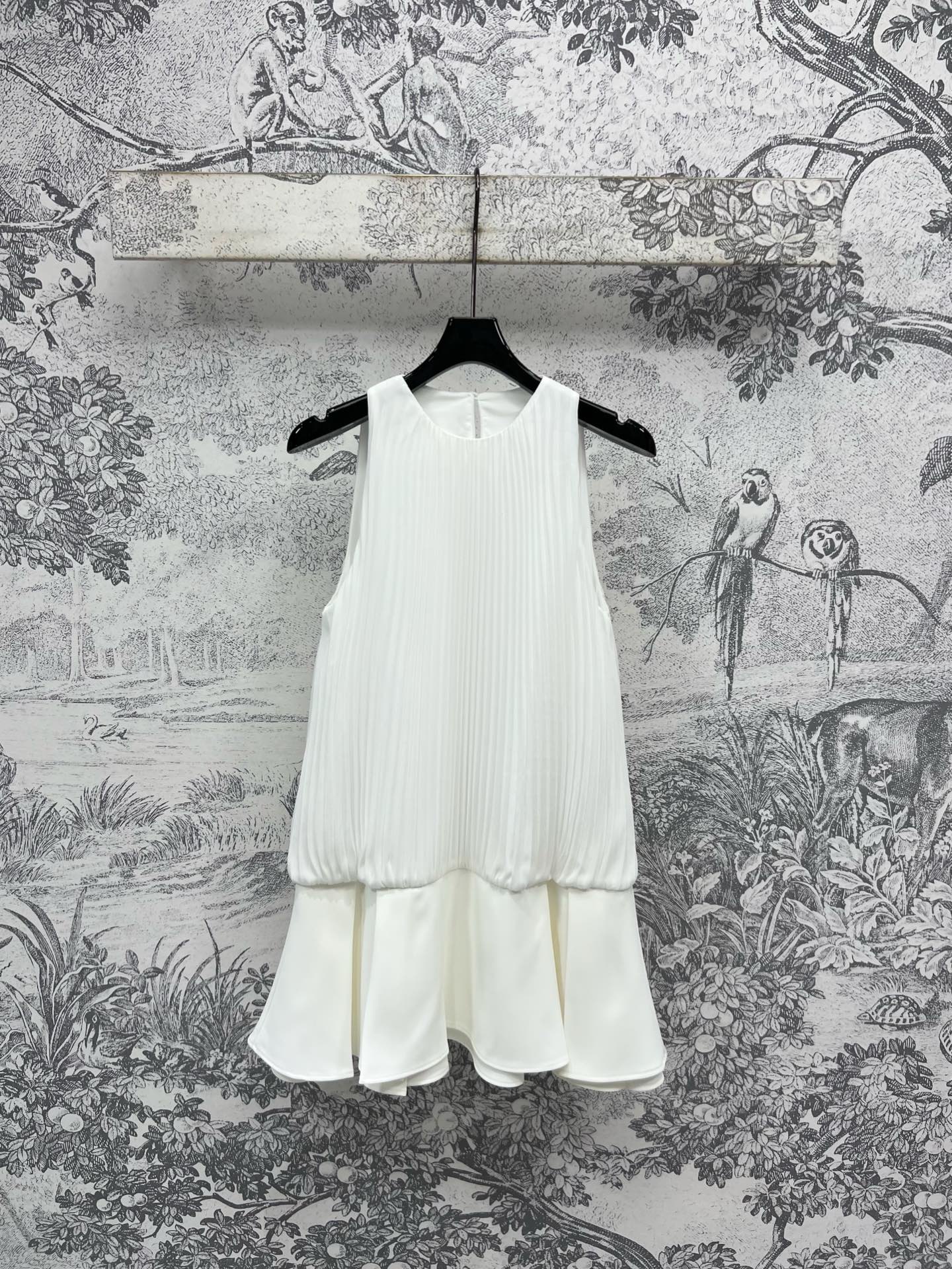 NO:438214,LW Home 25 summer new style Chen Duling same style, halter neck vest dress, white and rich beauty must be used as a magic tool, high-temperature pleated three-dimensional body spliced ​​double-layer lotus leaf skirt design, upper body with flowing and agile, super comfortable texture, celebrity girl elegant and high-end, perfect workmanship quality depends on details, one color three codes SML, skirts, alexander wang19860909LW家 25夏季新款 陈都灵同款 挂脖背心连衣裙 白富美必入神器 高温压褶的立体衣身拼接双层荷叶裙摆设计 上身自带飘逸灵动 质感超舒适 名媛少女优雅又高级 完美做工品质看细节 一色三码 SML,,skirts,alexander wang,Women's clothing