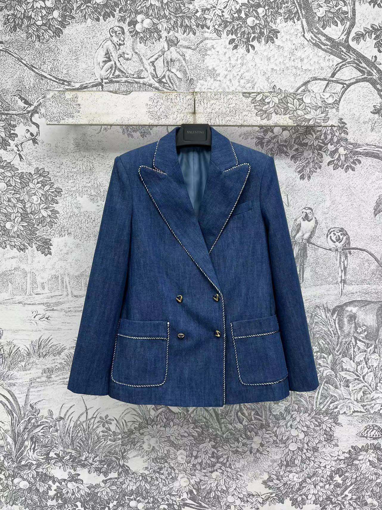 NO:438284,V Home 25 summer new style denim suit jacket + curly jeans temperament suit style design matched with the same series of denim curly jeans A series of fashionable and high-end matching top body and cool and handsome Customized V-buckle accessories decoration Imported denim fabric is three-dimensional, stylish and easy to control fashionable outfits Size/S-M-L, jeans, jackets & coats, business suit, alexander wang19860909V家 25夏季新款 牛仔西装外套+卷边牛仔裤 气质西装版型设计 搭配同系列牛仔卷边裤 一系列搭配上身时髦高级 又酷帅 定制V扣饰配件装饰 进口牛仔面料立体有型轻松拿捏时髦穿搭 Size/S-M-L,,jeans,jackets & coats,business suit,alexander wang,Women's clothing