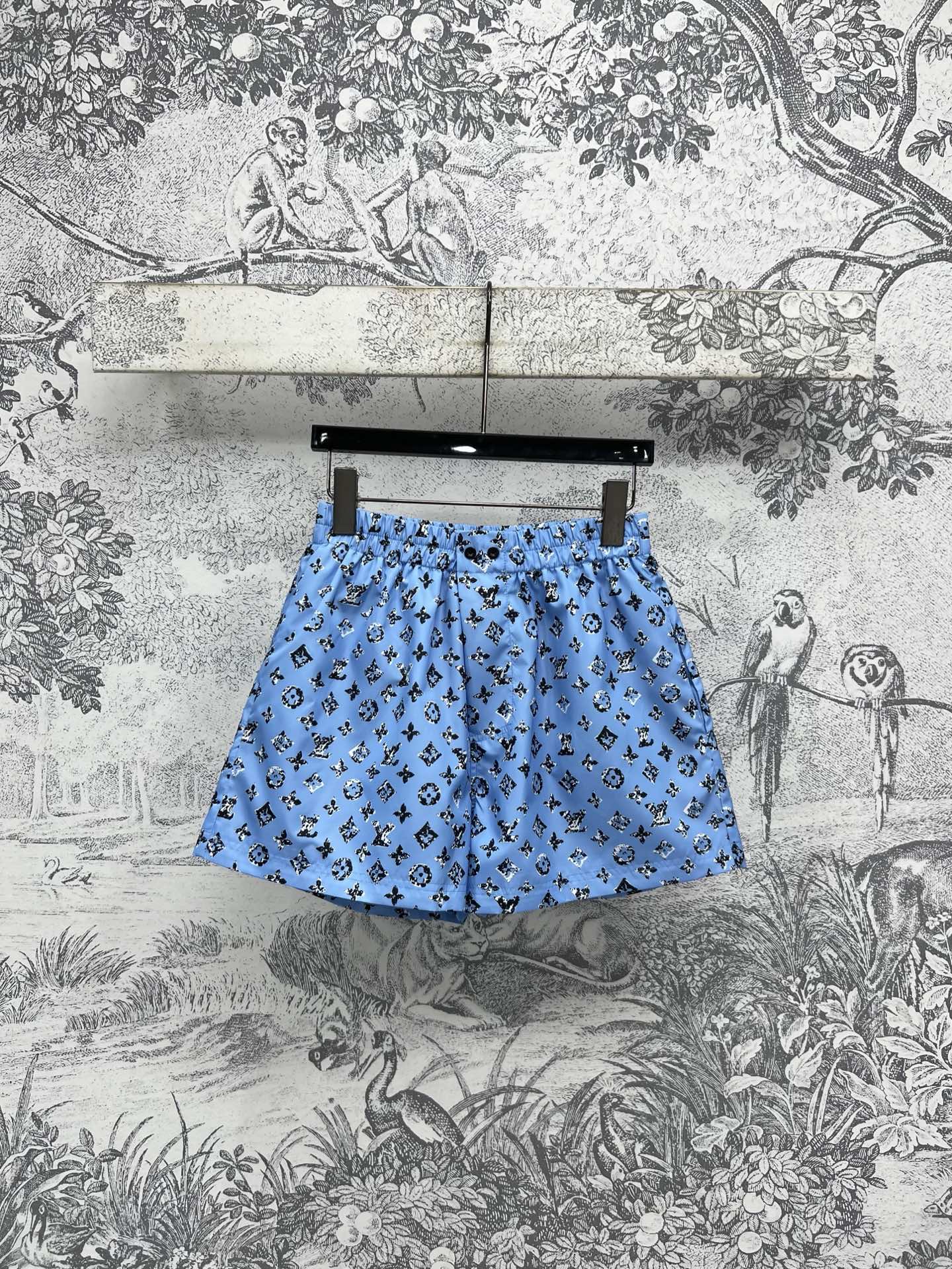 NO:439757,L family 25 summer new style, classic presbyterian high-waist shorts, fashionable high-street street-explosive artifact, high-waist casual shorts, long upper body, versatile and fashionable style, original custom-made classic coin presbyterian printed fabric, workmanship quality depends on details, two colors and three codes, SML,,louis vuitton, shorts, alexander wang19860909L家 25夏季新款 经典老花高腰短裤 高街时髦炸街神器 高腰休闲短裤 上身显腿长啦 版型不挑人百搭又时髦 原版定制经典钱币老花印花面料 做工品质看细节 两色三码 SML,,louis vuitton,shorts,alexander wang,Women's clothing