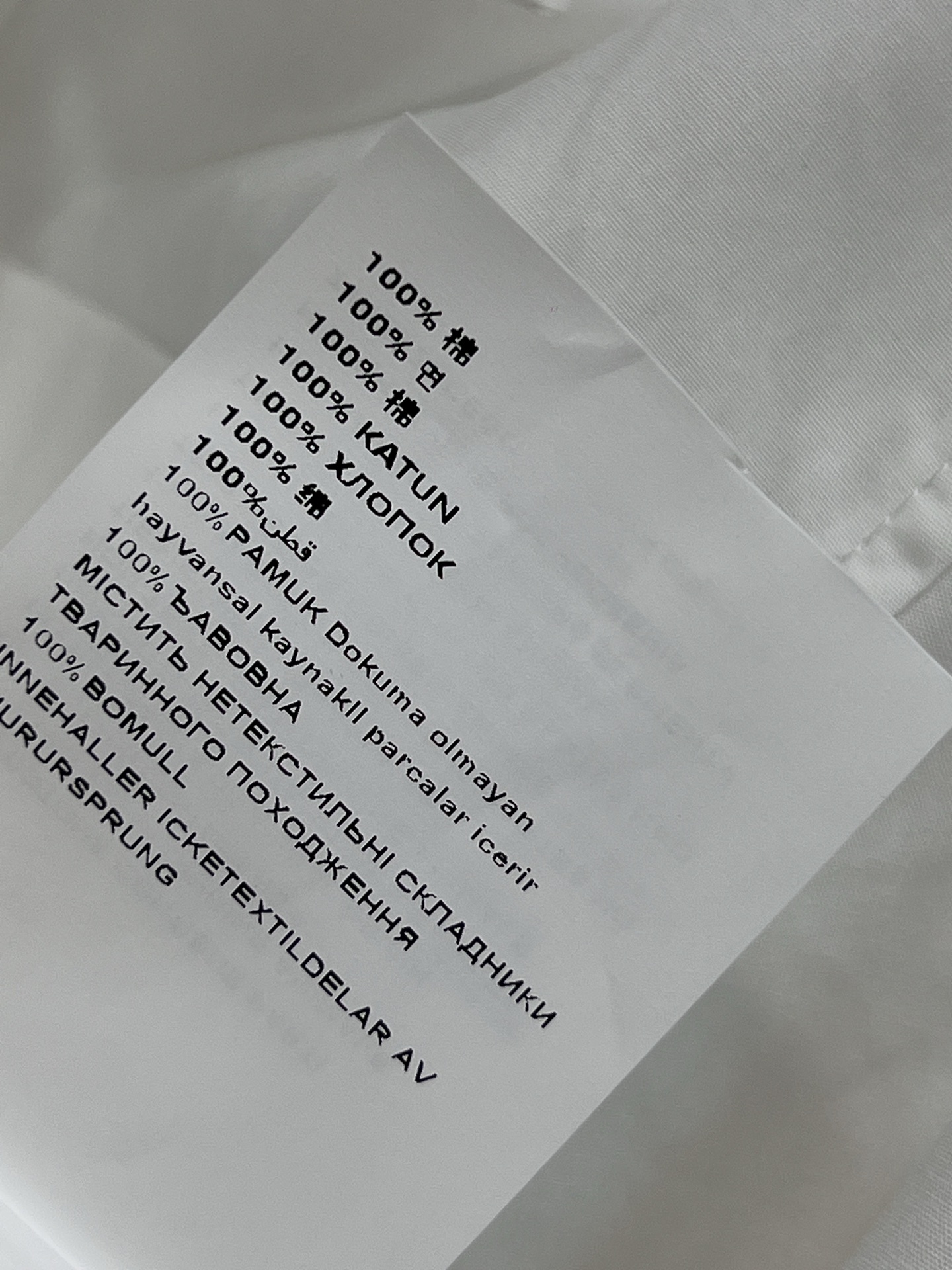 PD家25早秋新款 翻领系带短款衬衫 配送蝴蝶结领夹+系带装饰 纯欲风满满 经典小宽松版型 上身随性又大